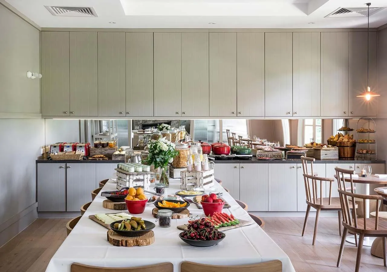 Buffet breakfast in Lancemore Lindenderry Red Hill