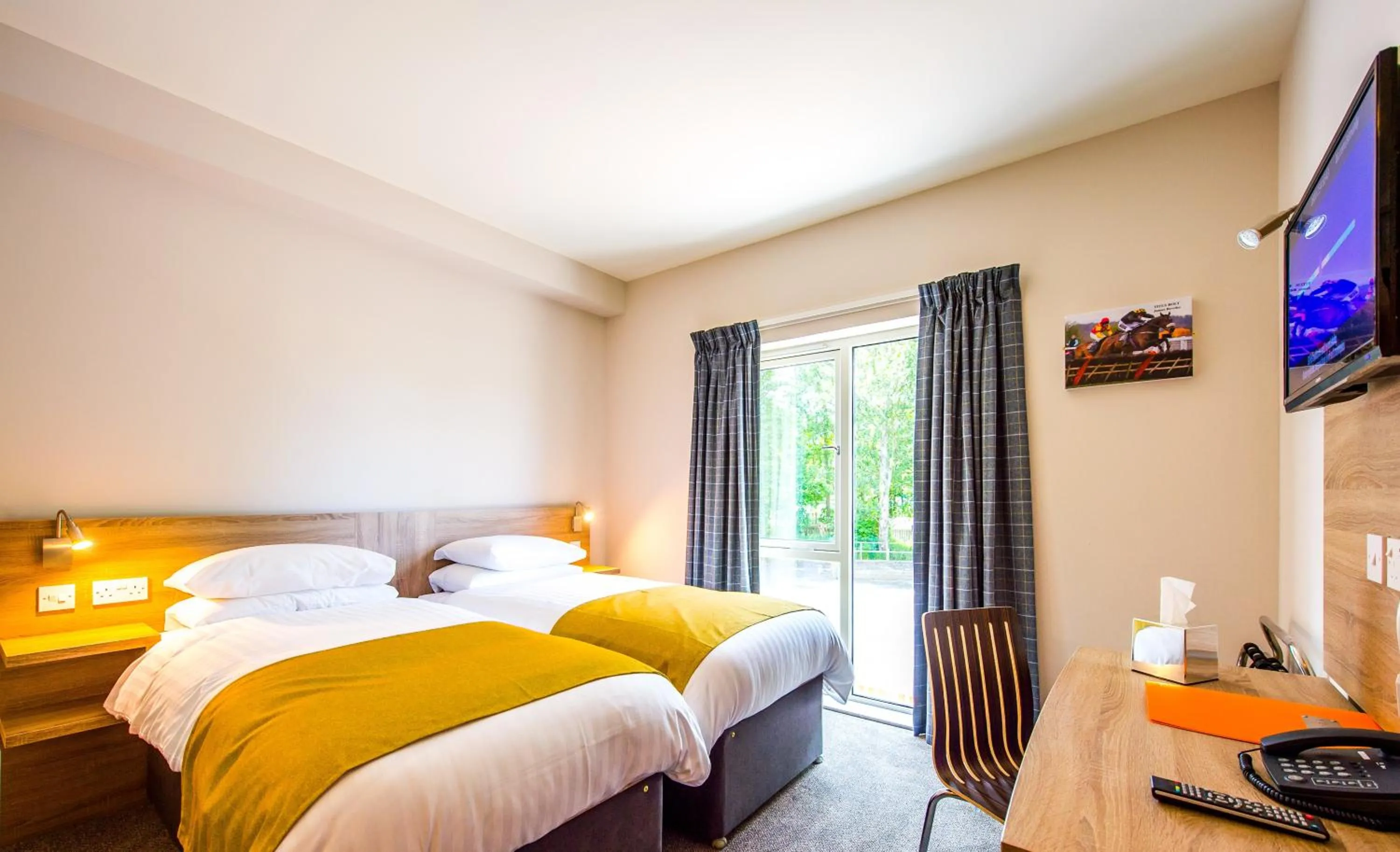 Photo of the whole room, Bed in The Lodge At Perth Racecourse