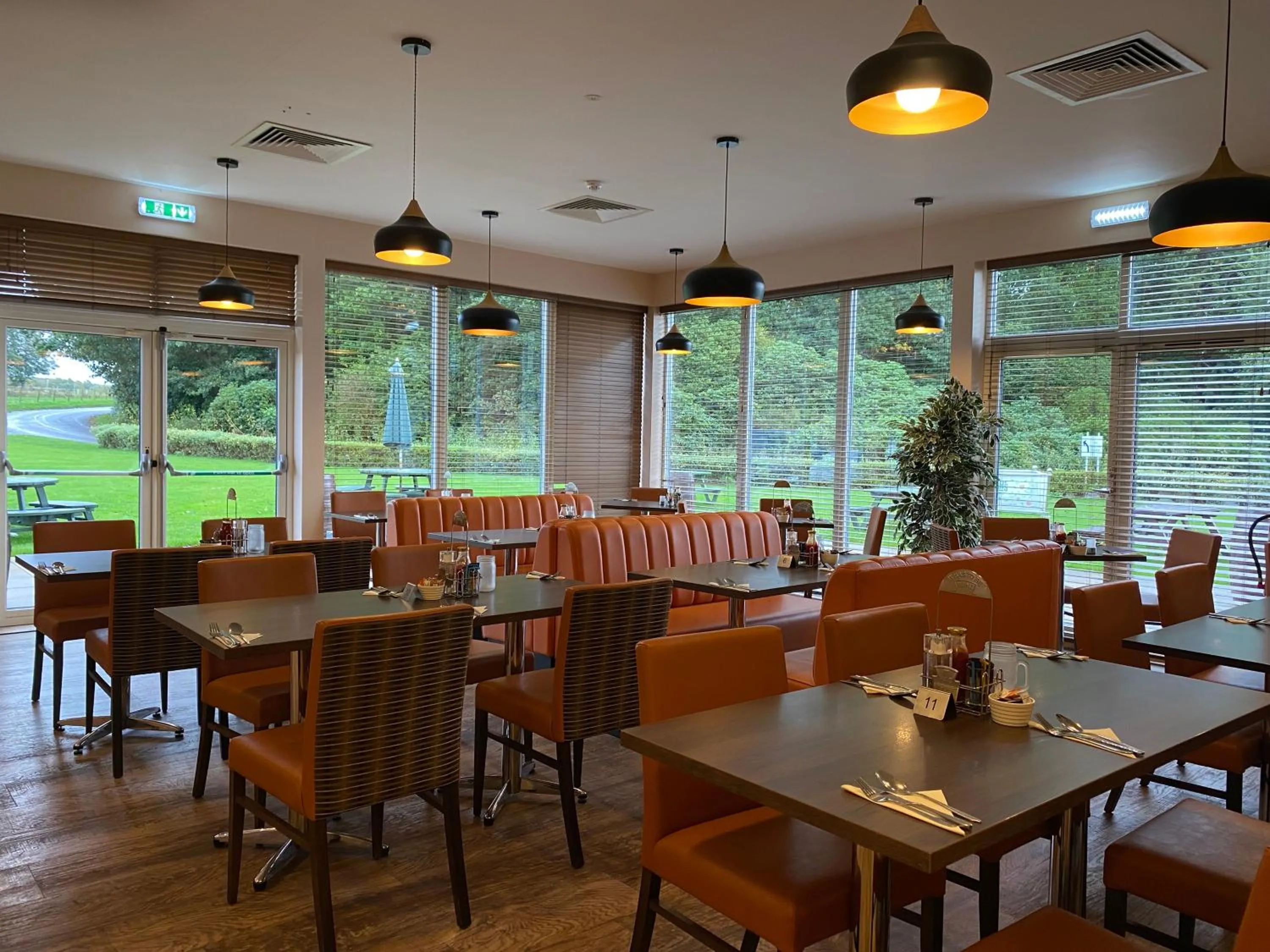 Restaurant/places to eat in The Lodge At Perth Racecourse