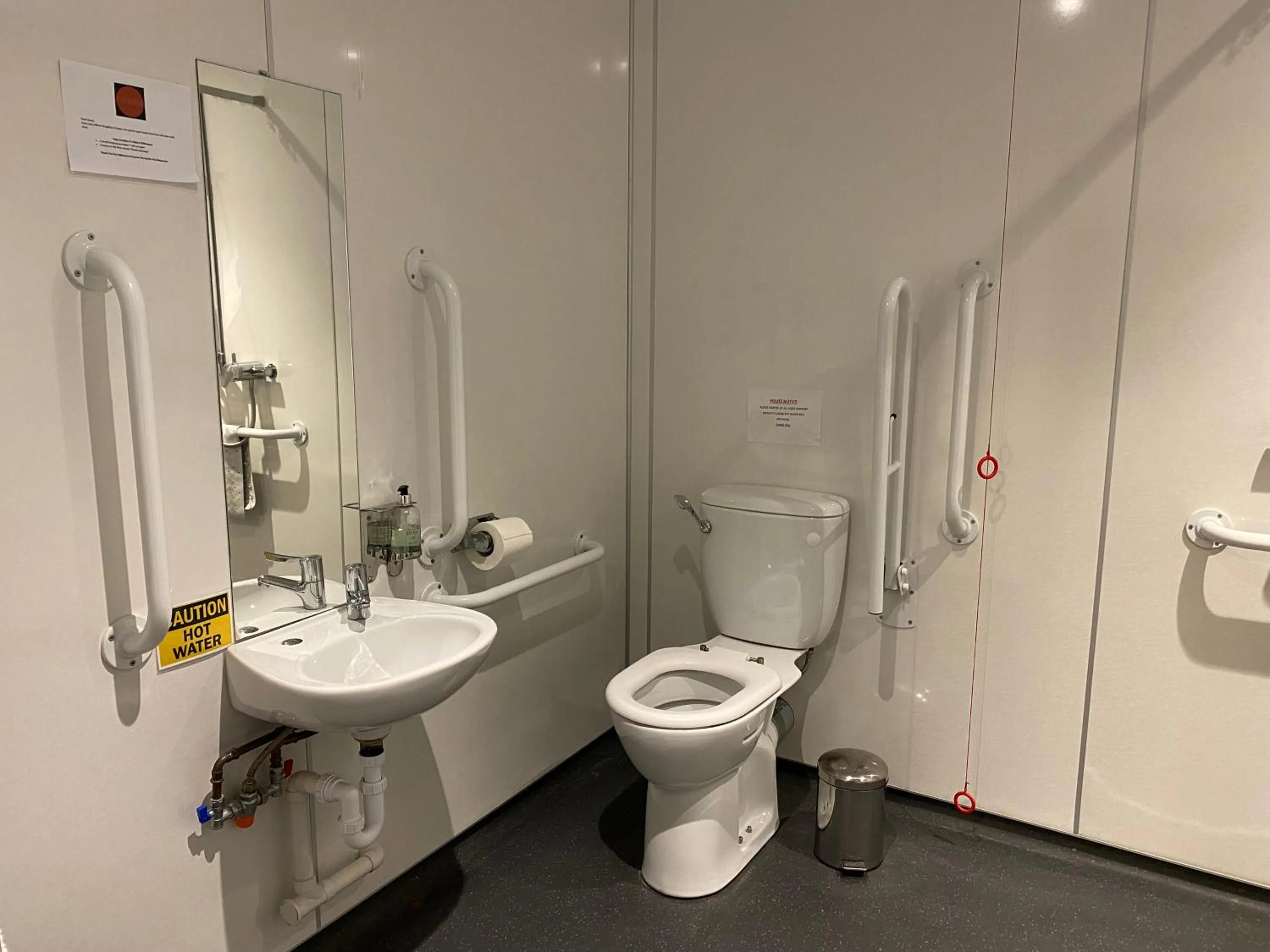 Shower in The Lodge At Perth Racecourse