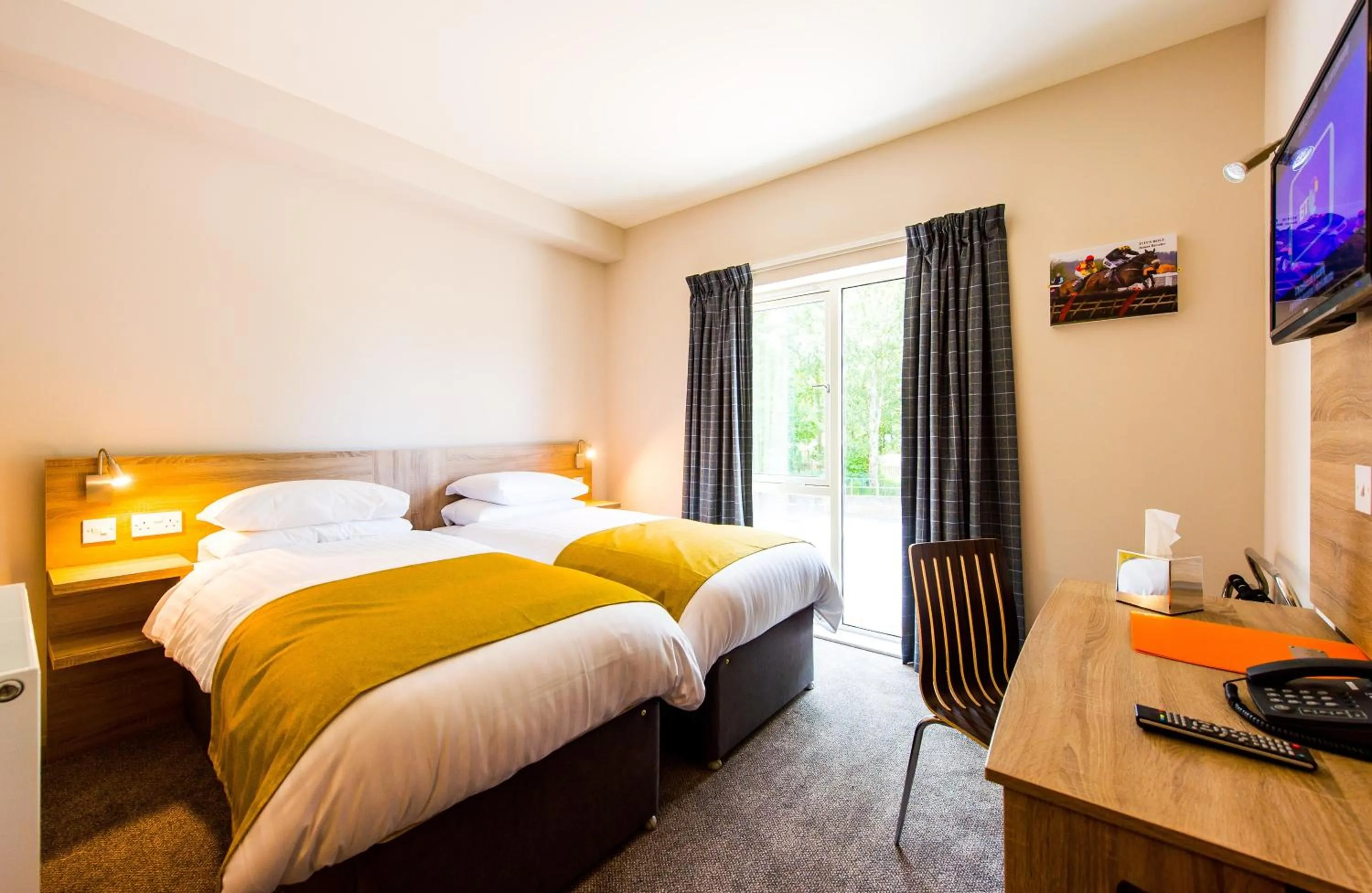 Photo of the whole room, Bed in The Lodge At Perth Racecourse