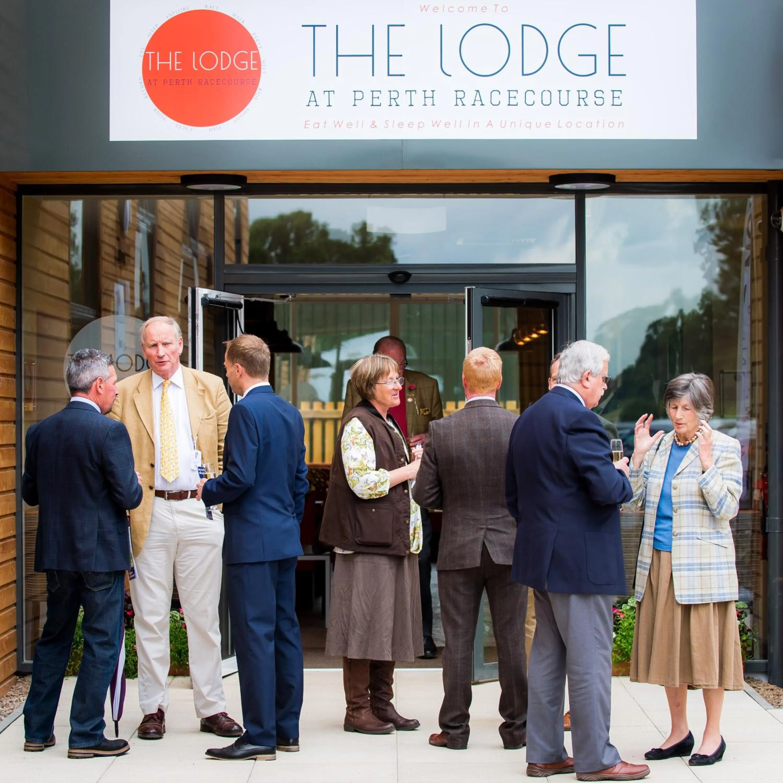 Facade/entrance in The Lodge At Perth Racecourse
