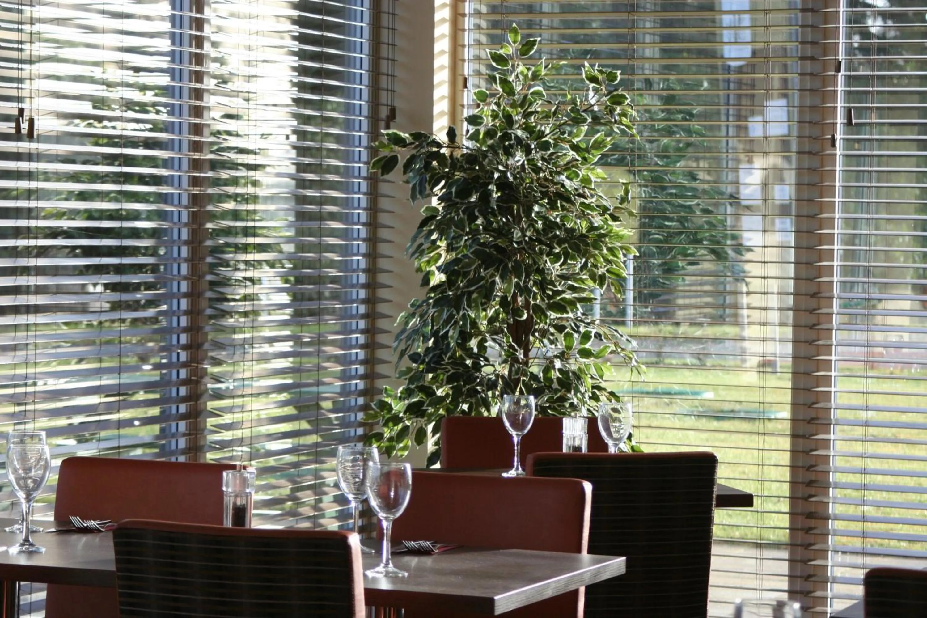 Restaurant/places to eat in The Lodge At Perth Racecourse