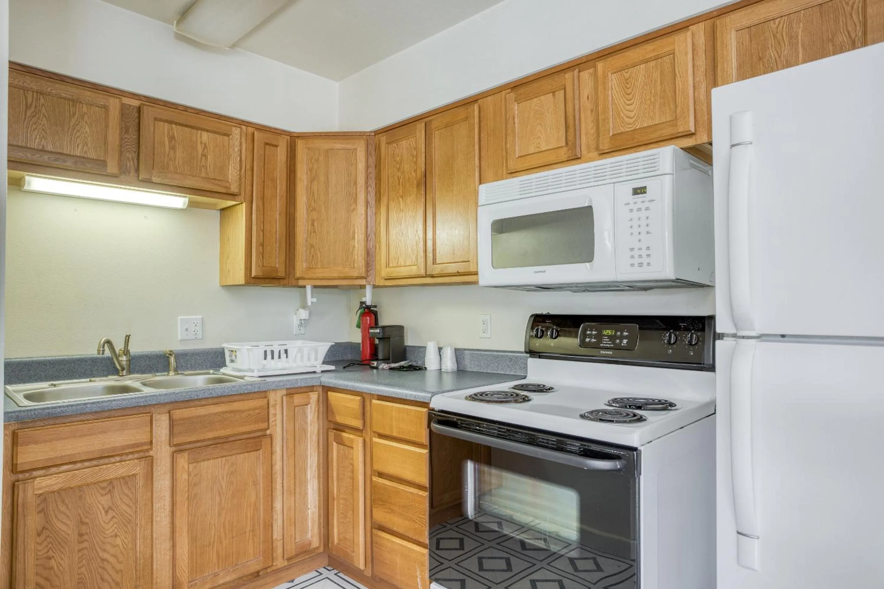 Kitchen or kitchenette in OYO Hotel Heber Springs Lakeside