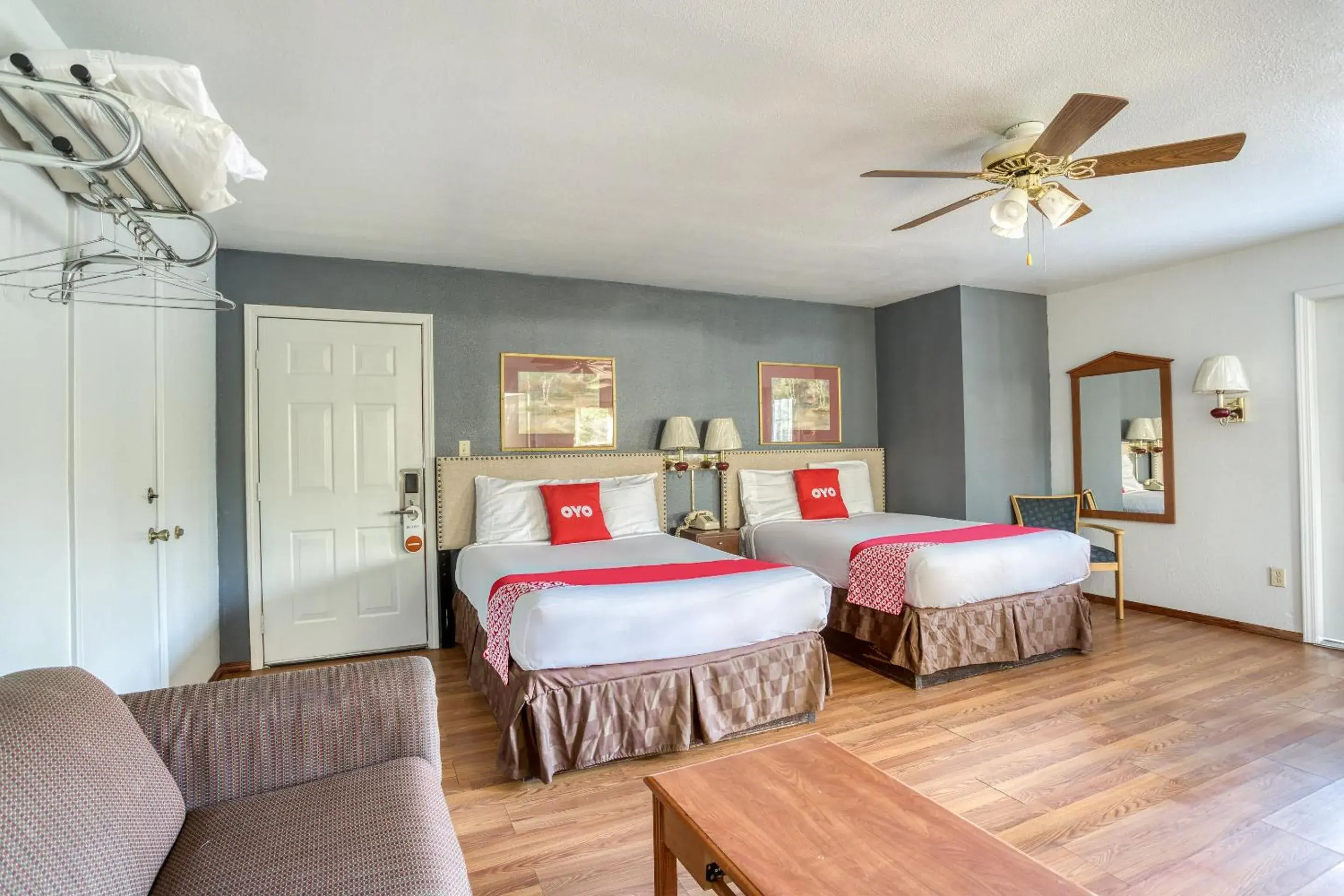 Premium 2 Queen Bed in OYO Hotel Heber Springs Lakeside Premium 2 Queen Bed in OYO Hotel Heber Springs Lakeside