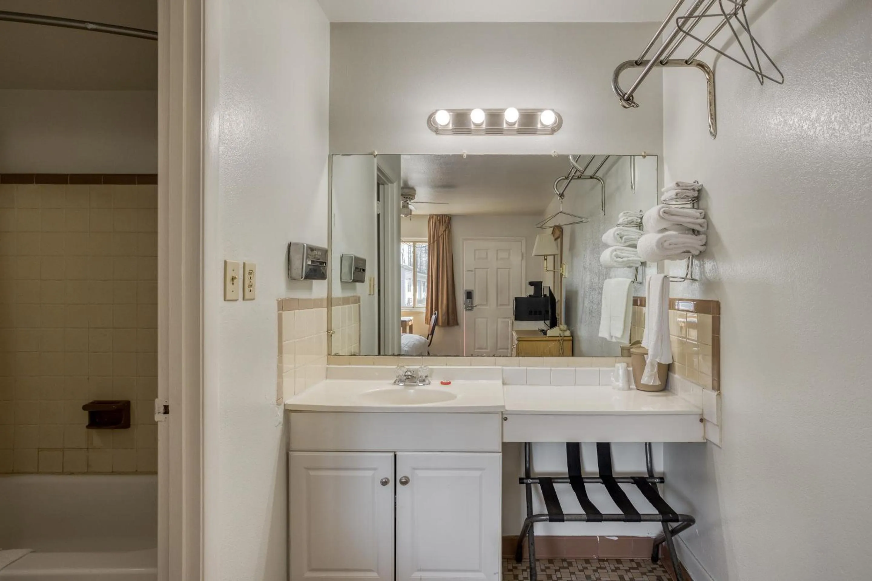 Bathroom in OYO Hotel Heber Springs Lakeside