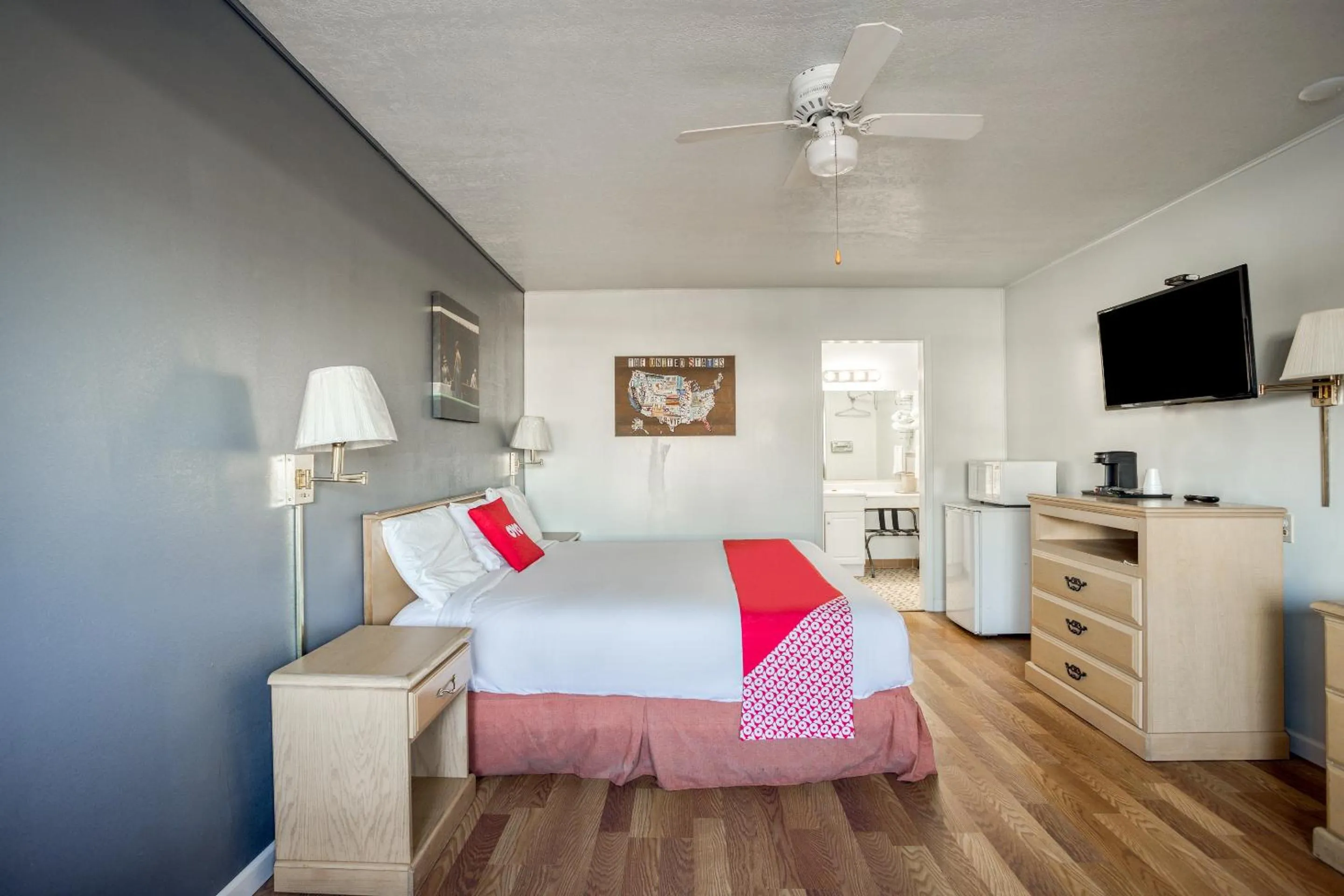 Bedroom, Bed in OYO Hotel Heber Springs Lakeside