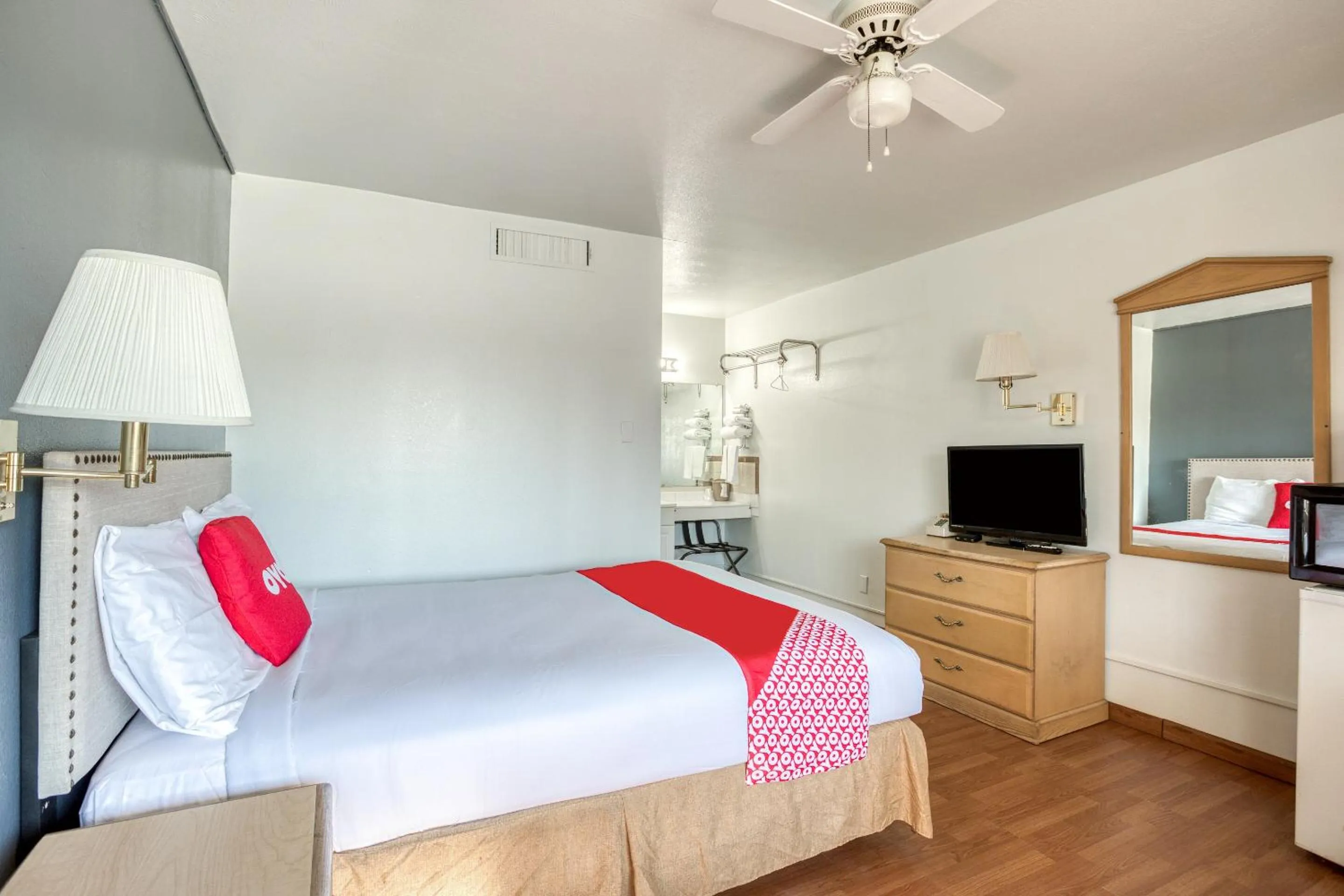 Bedroom, Bed in OYO Hotel Heber Springs Lakeside