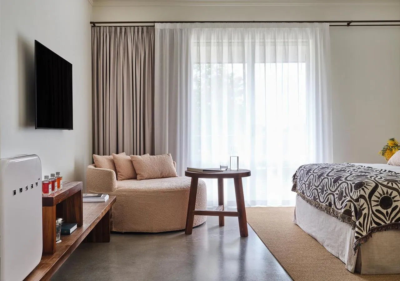 Living room, Bed in Lancemore Milawa