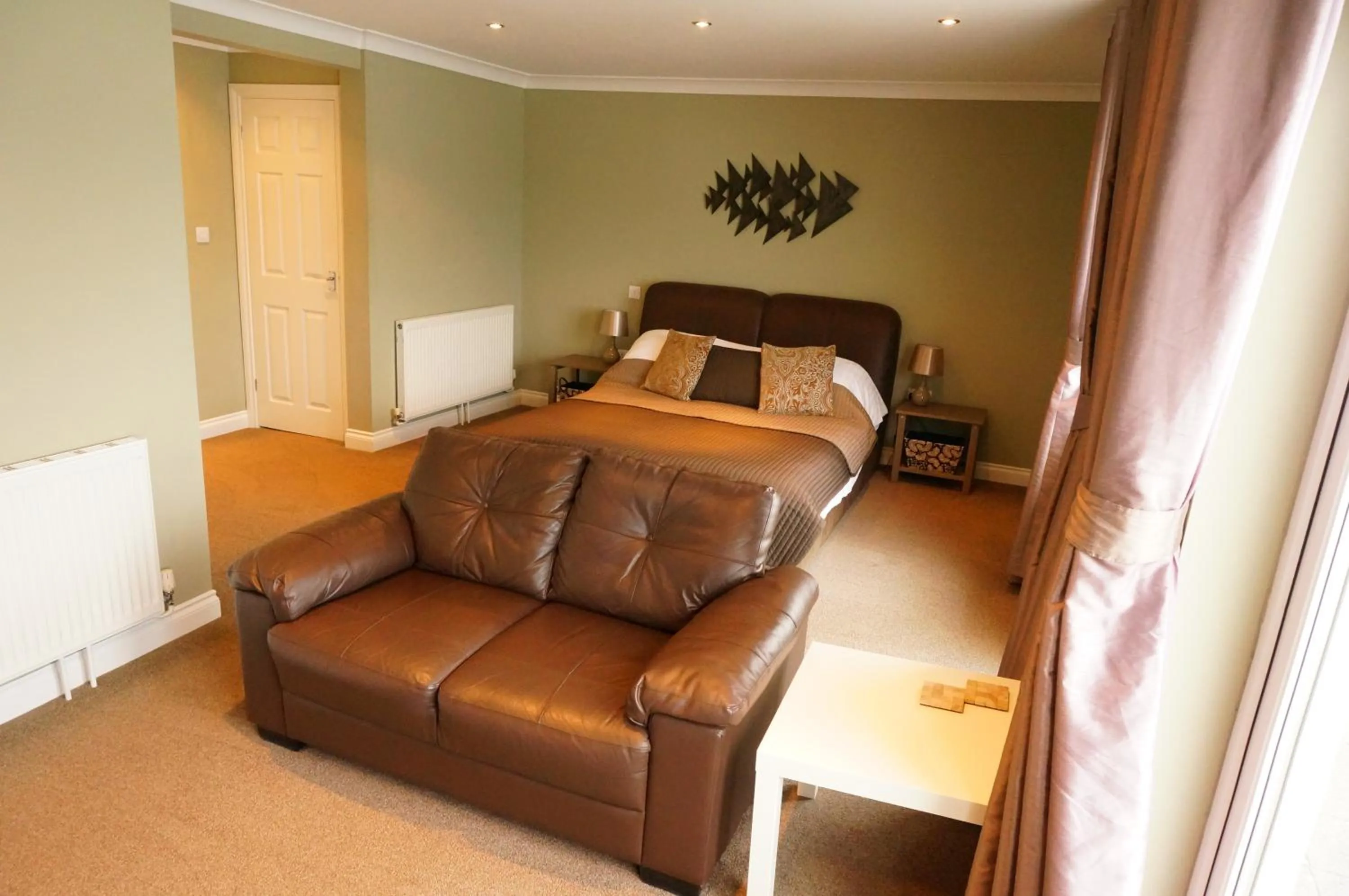 Photo of the whole room, Bed in shoreside inn