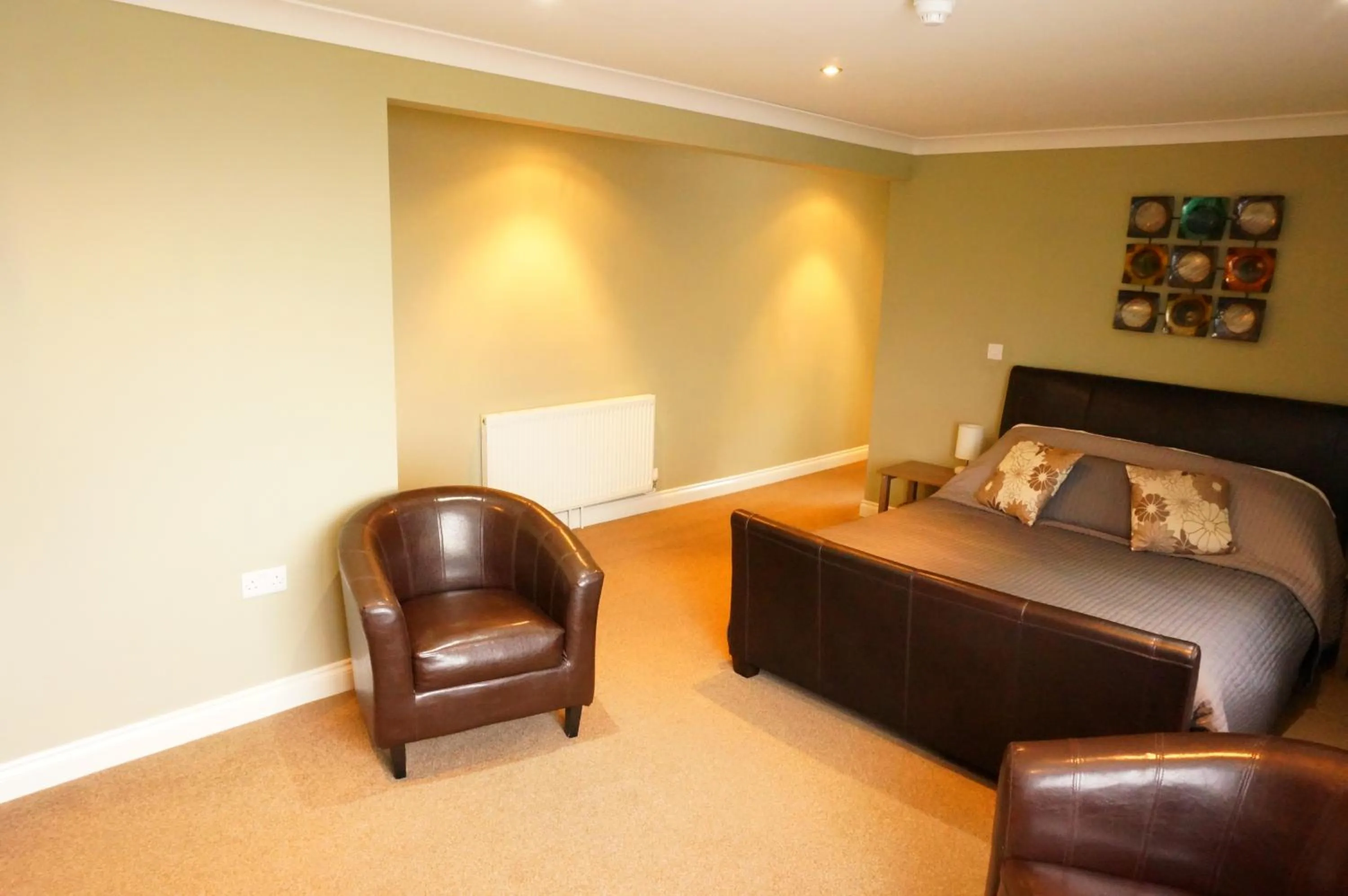 Photo of the whole room in shoreside inn