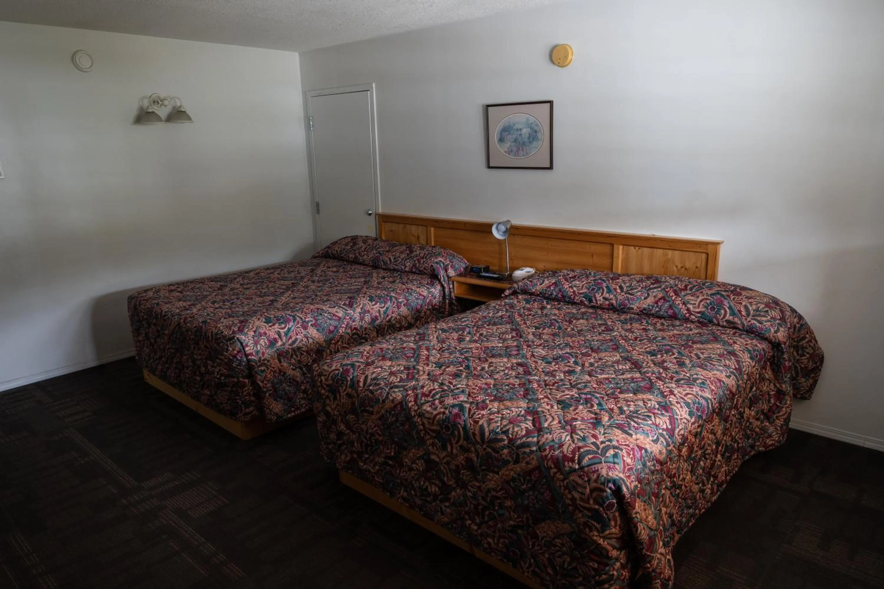 Public Bath, Bed in Bonanza Gold Motel & RV Park