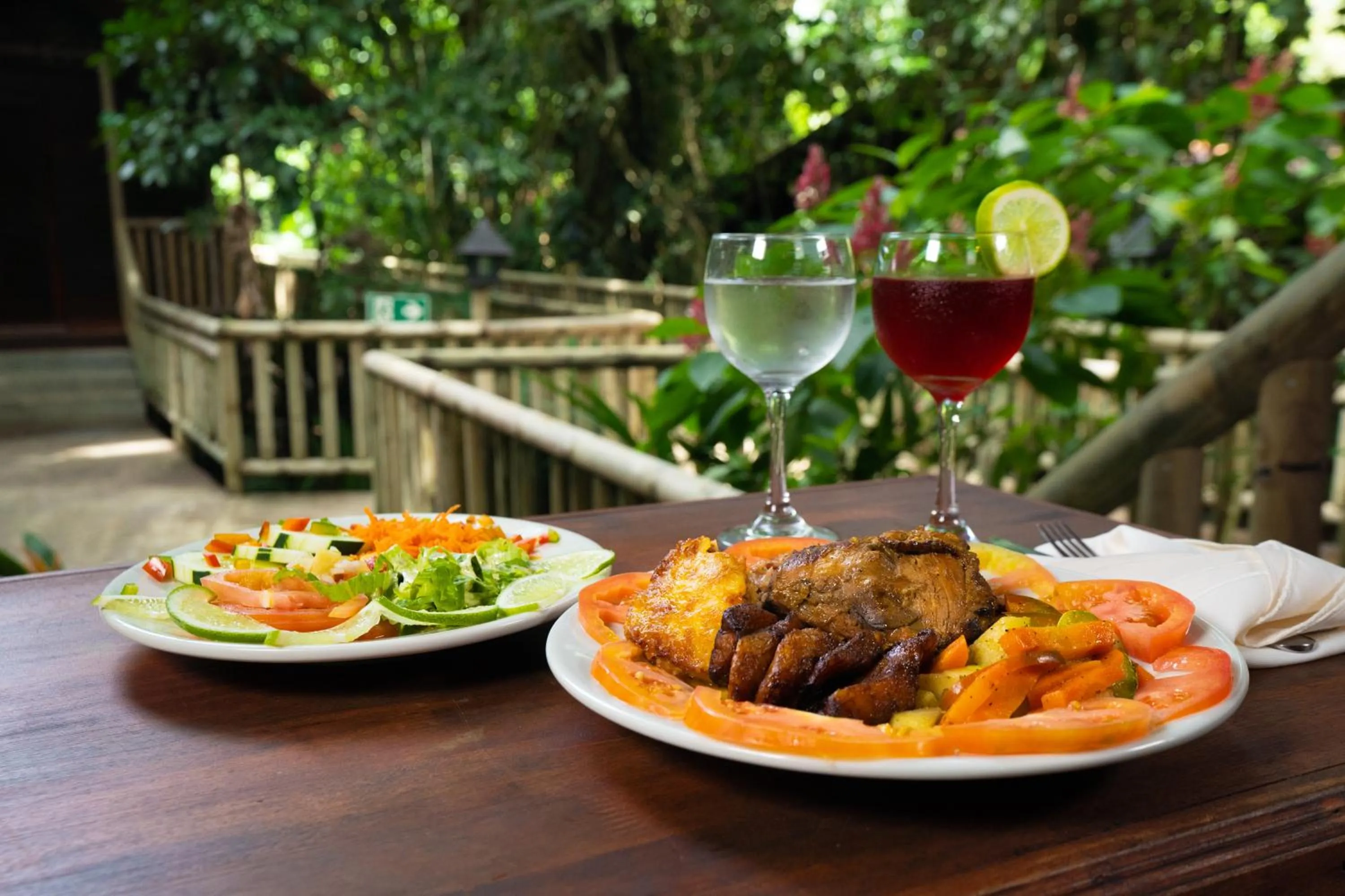 Food and drinks in Aninga Lodge