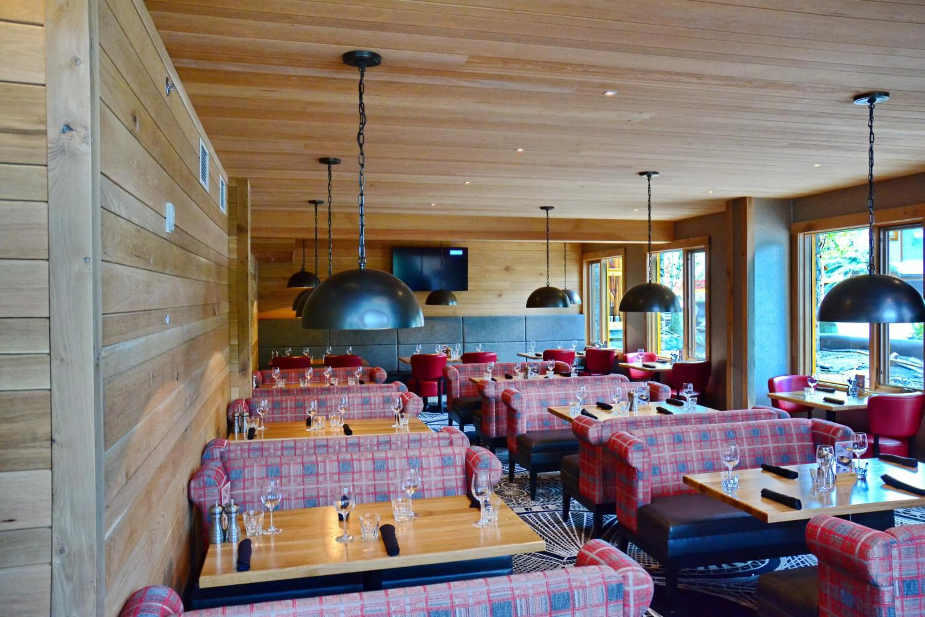 Restaurant/places to eat in Moose Hotel and Suites