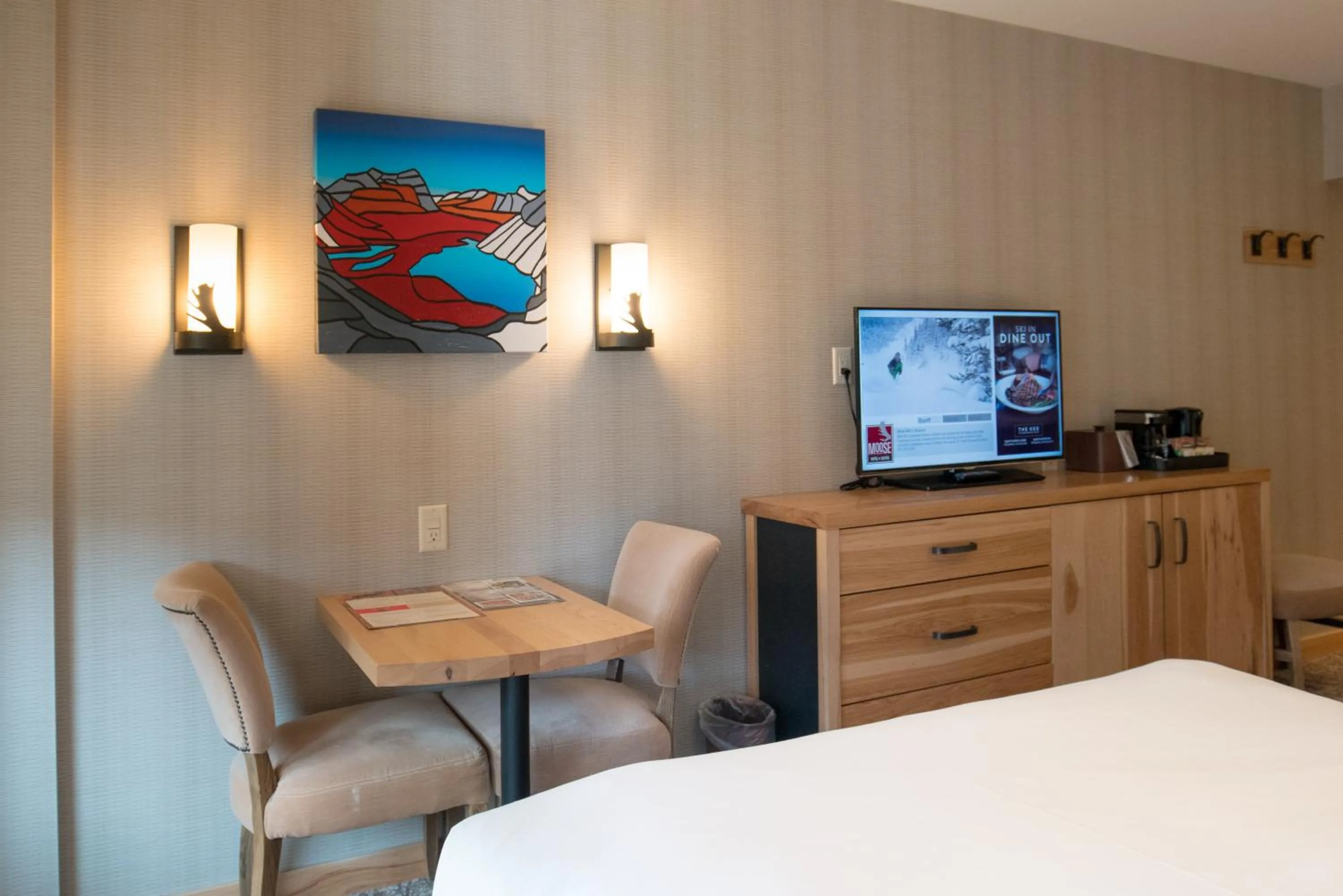 TV and multimedia, Bed in Moose Hotel and Suites