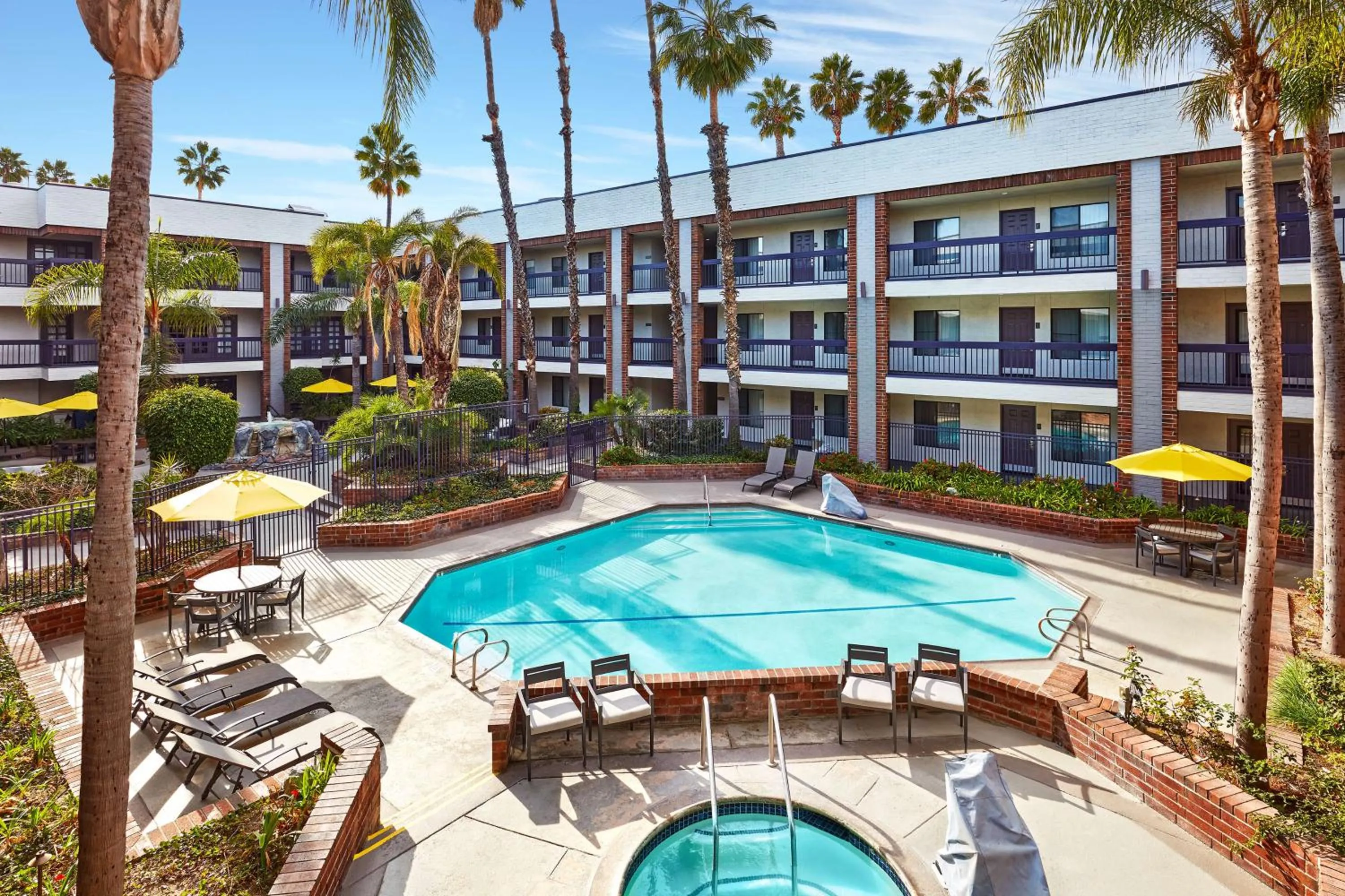 Pool view in Best Western Plus Meridian Inn & Suites, Anaheim-Orange
