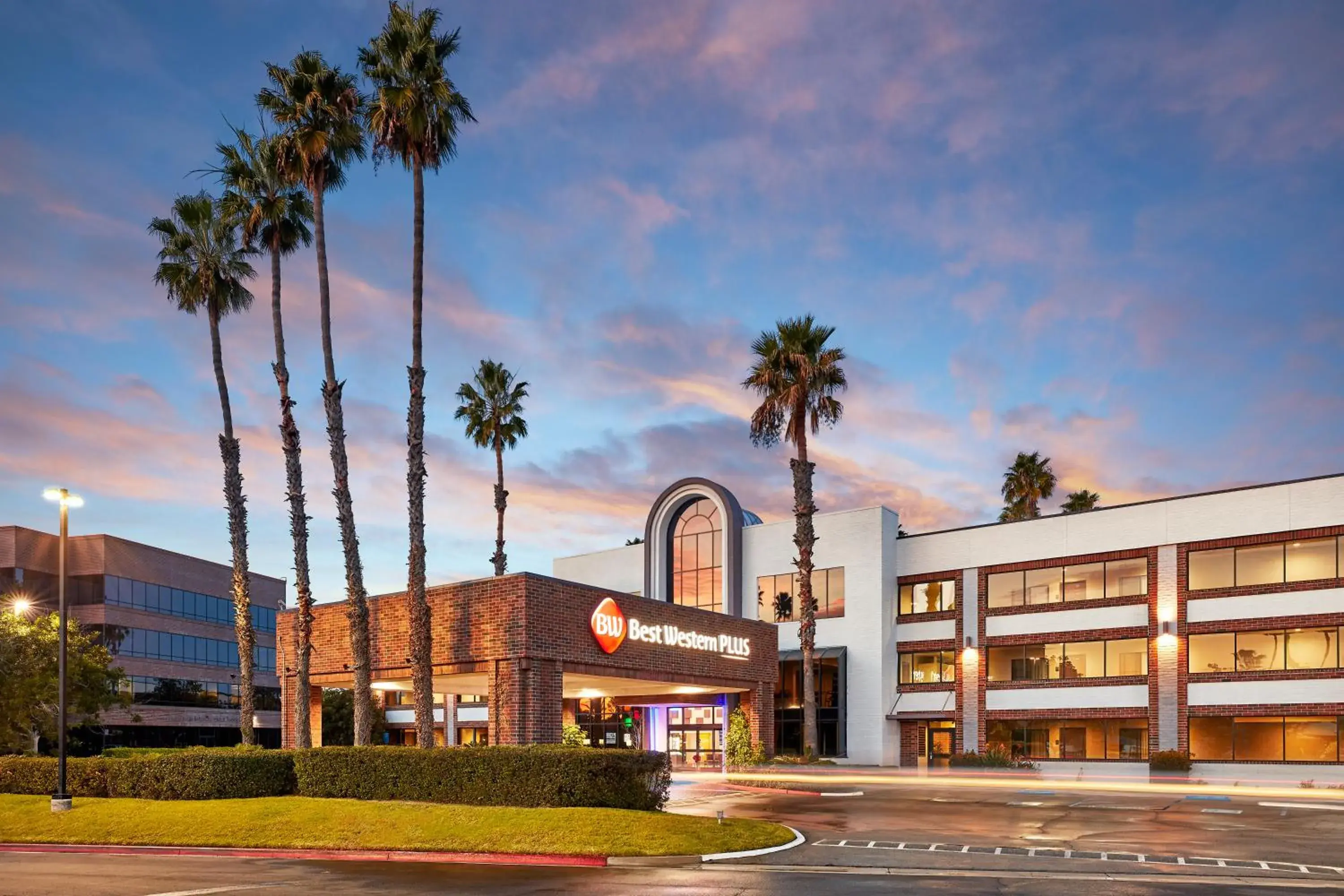 Property building in Best Western Plus Meridian Inn & Suites, Anaheim-Orange Property building in Best Western Plus Meridian Inn & Suites, Anaheim-Orange