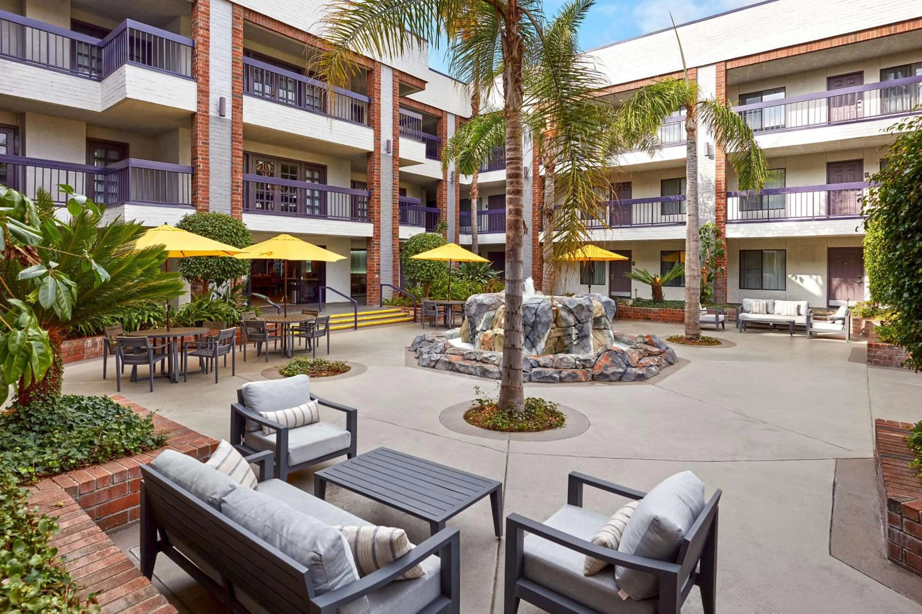 Property building in Best Western Plus Meridian Inn & Suites, Anaheim-Orange