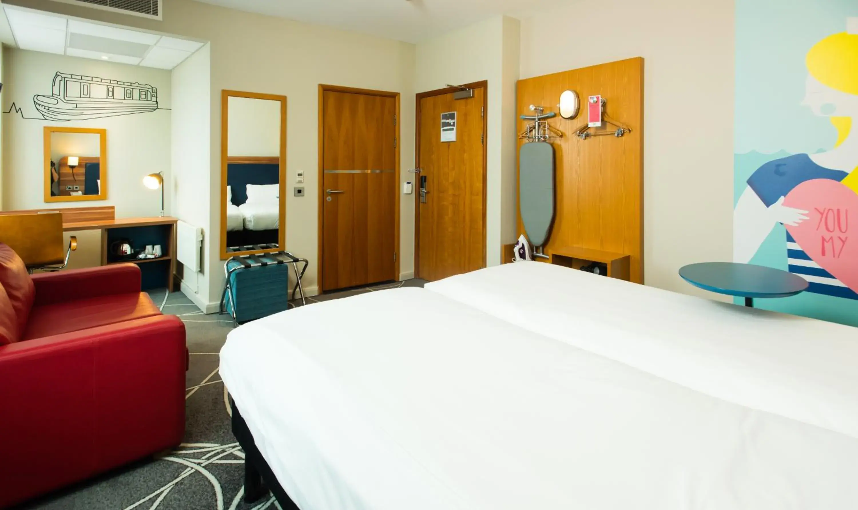 Photo of the whole room, Bed in ibis Styles Birmingham NEC & Airport