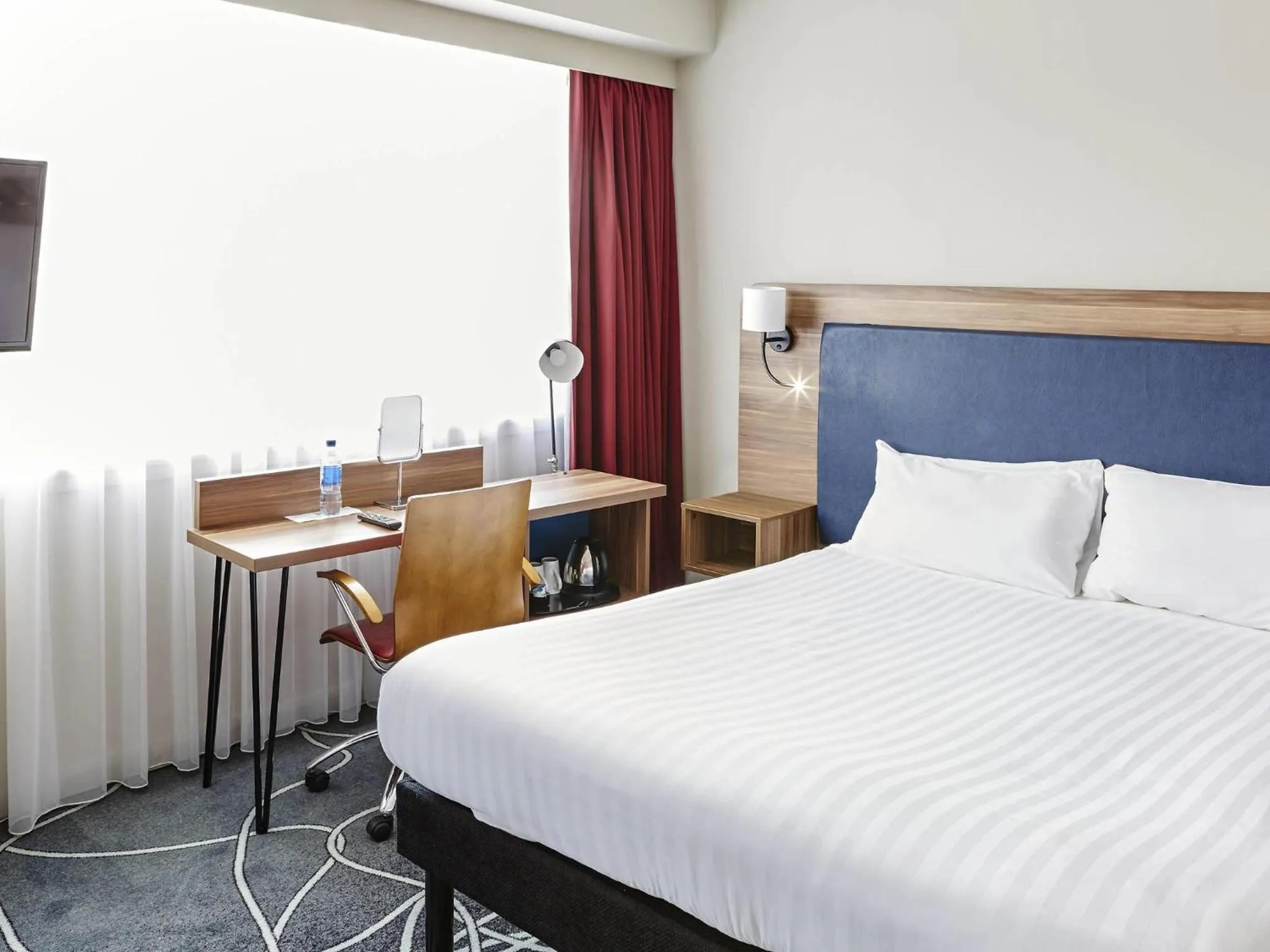 Bedroom, Bed in ibis Styles Birmingham NEC & Airport