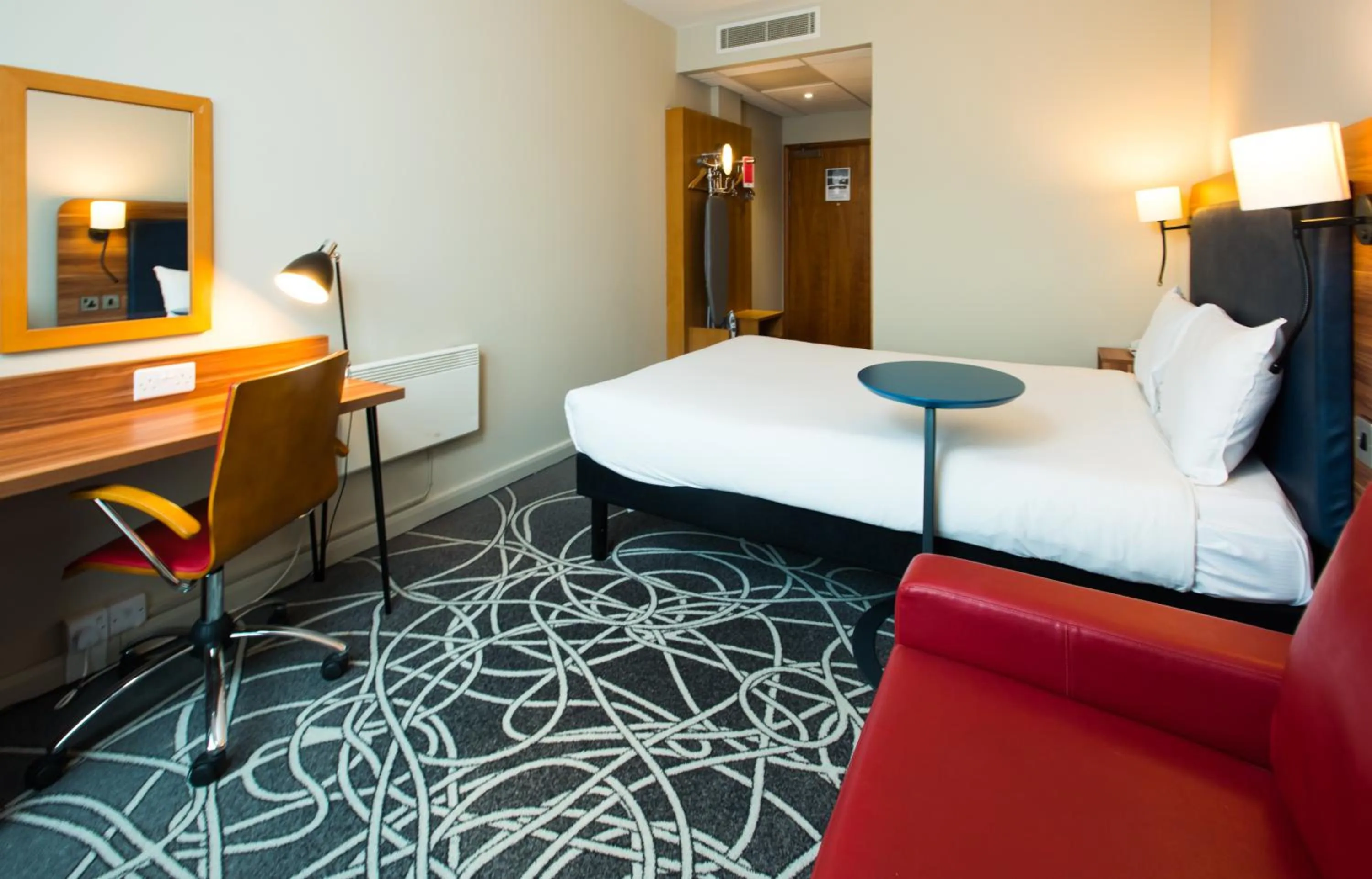 Bed in ibis Styles Birmingham NEC & Airport