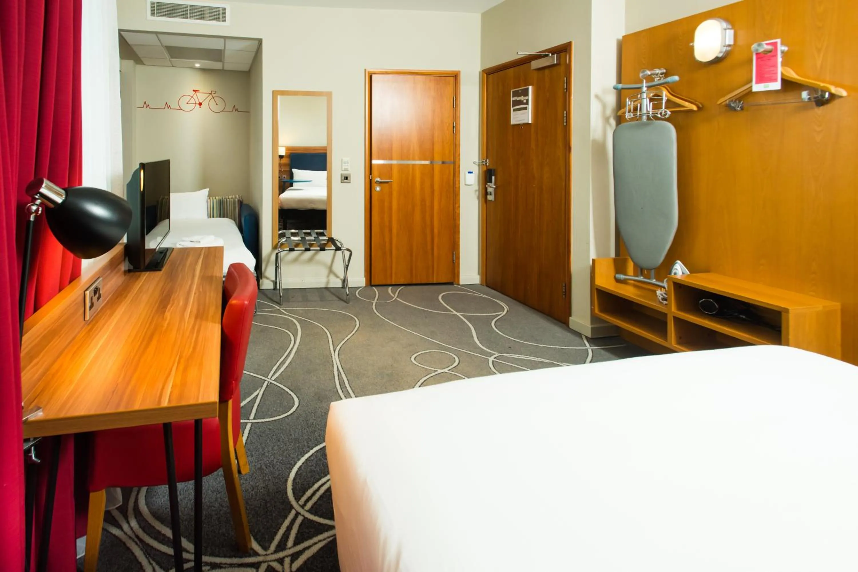 Photo of the whole room, Bed in ibis Styles Birmingham NEC & Airport