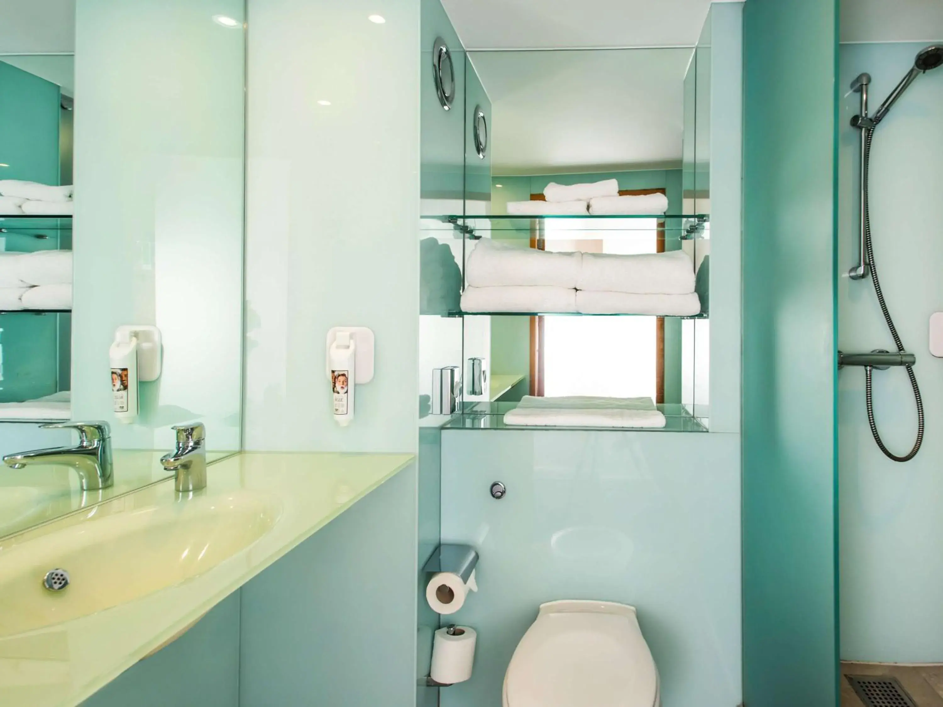 Shower, Bathroom in ibis Styles Birmingham NEC & Airport
