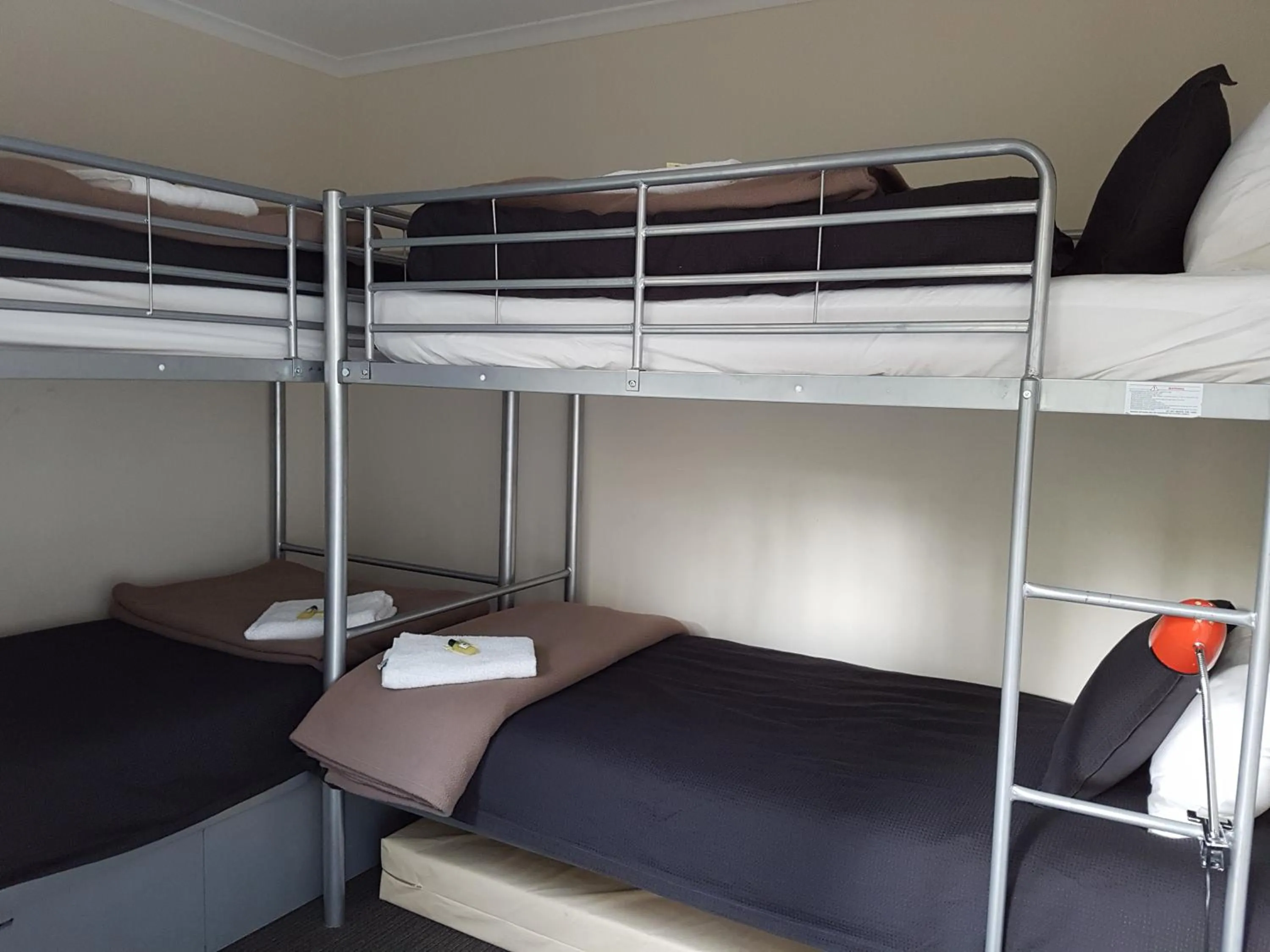 bunk bed, Bed in Tahune AirWalk Cabin and Lodge