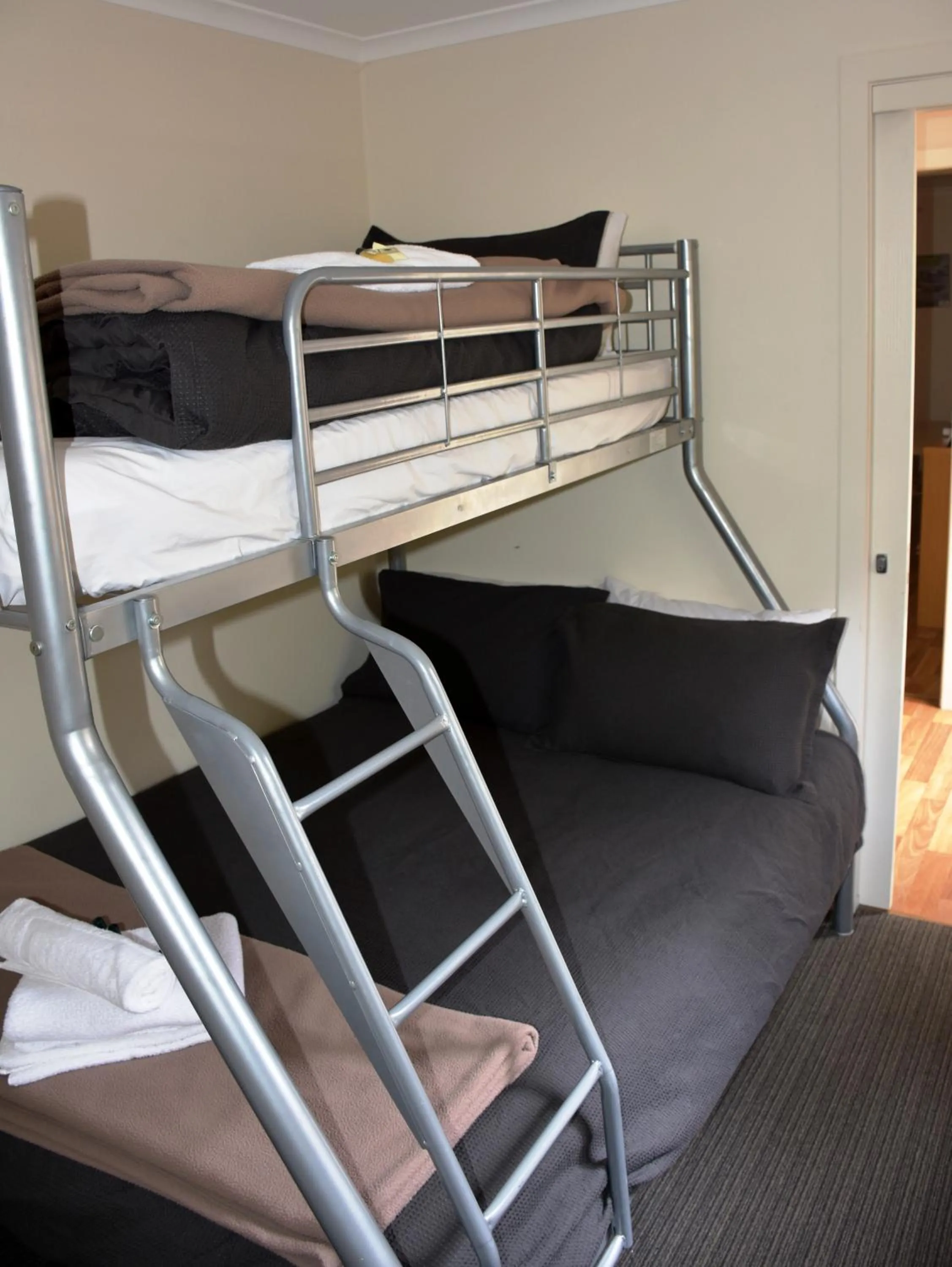 bunk bed, Bed in Tahune AirWalk Cabin and Lodge