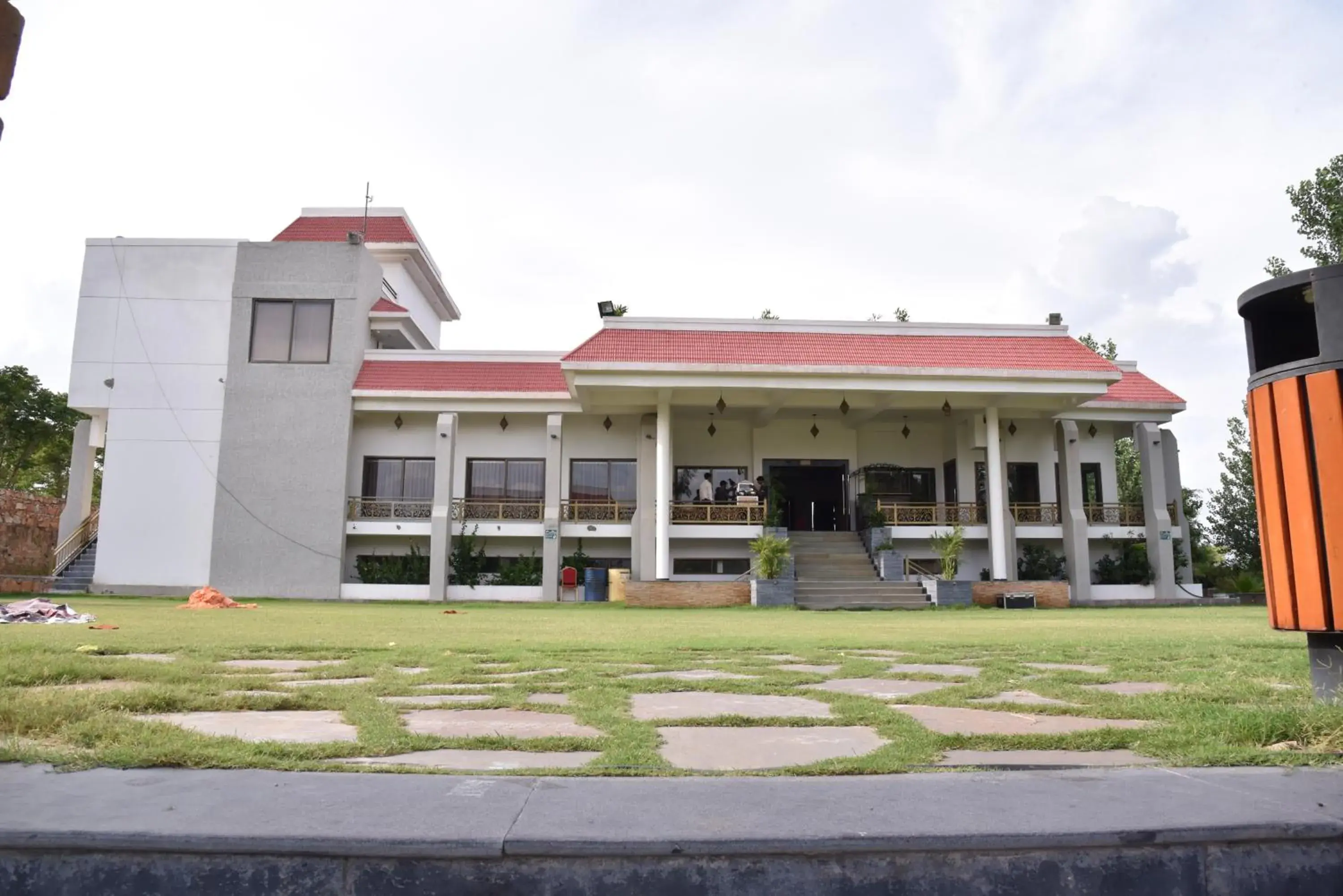 Property building in Riverarch Greenfields Resort Property building in Riverarch Greenfields Resort