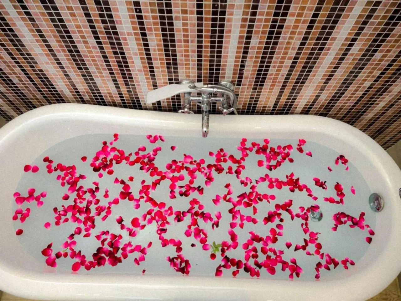 Bath in Riverarch Greenfields Resort