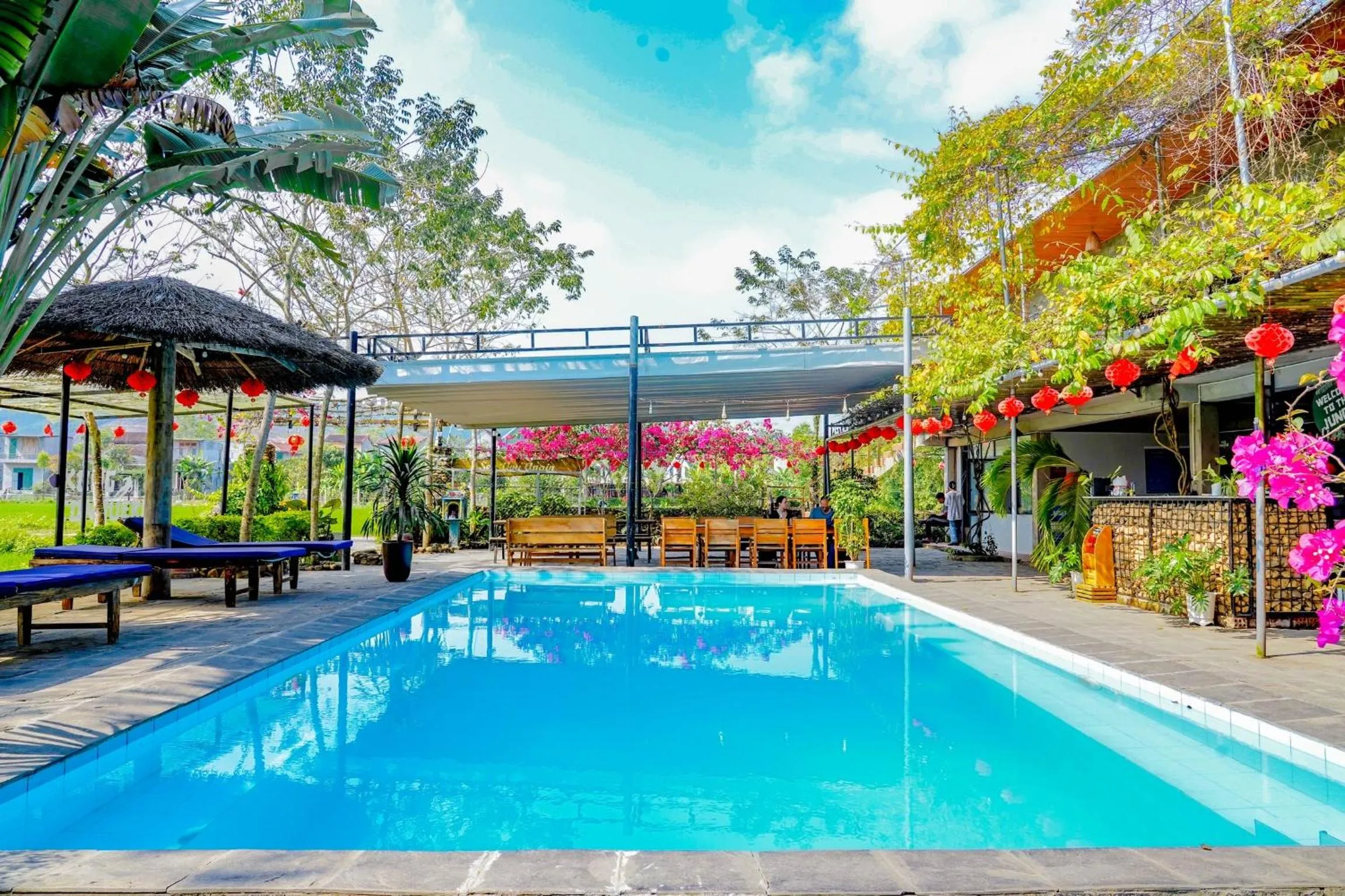 Jungle Boss Travel Lodge