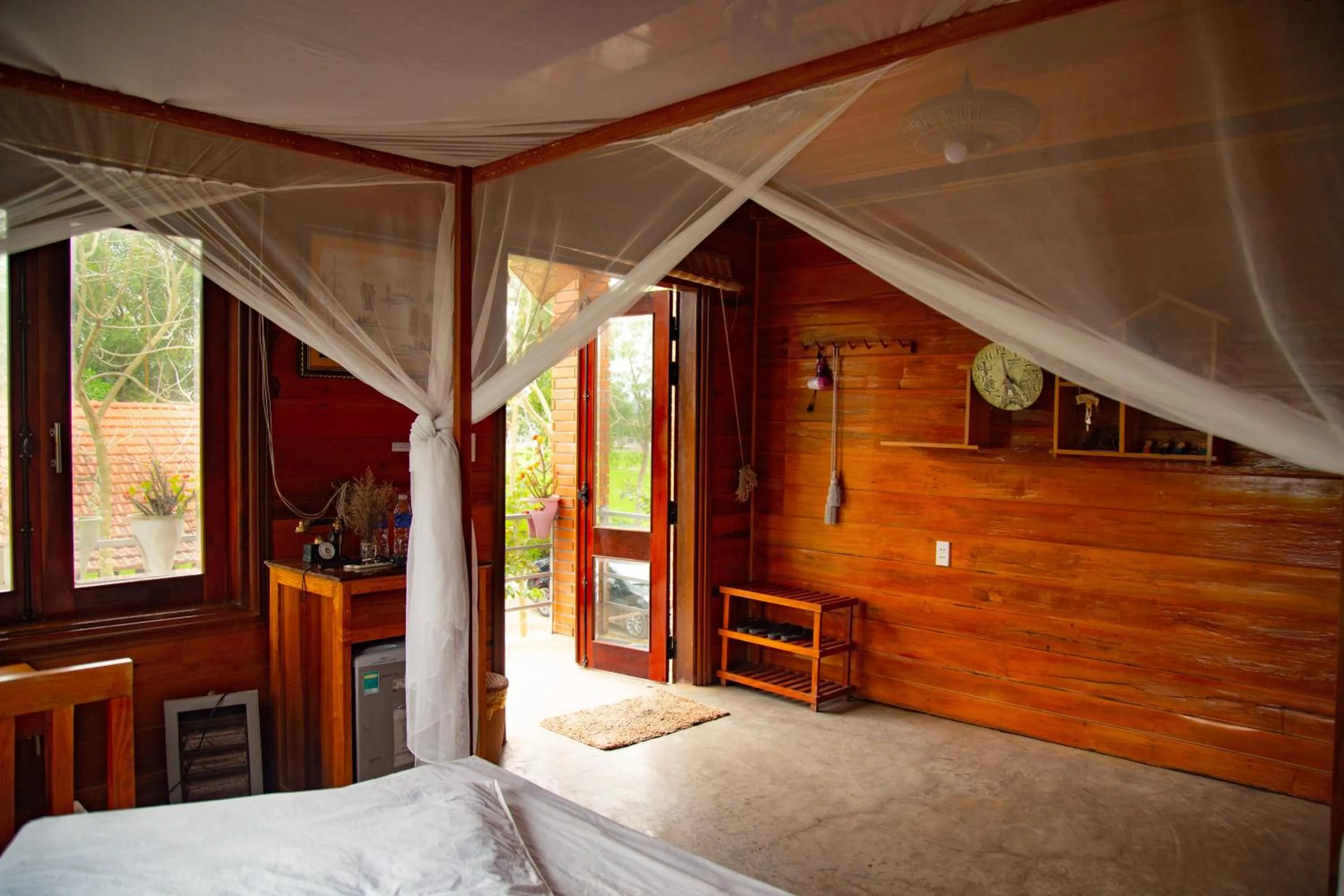 Bed in Jungle Boss Travel Lodge