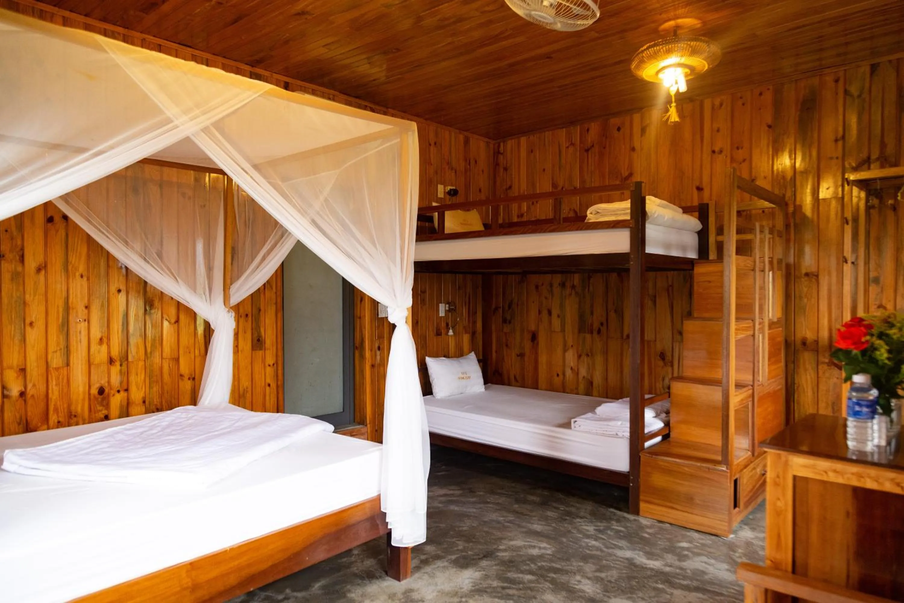 Bed in Jungle Boss Travel Lodge