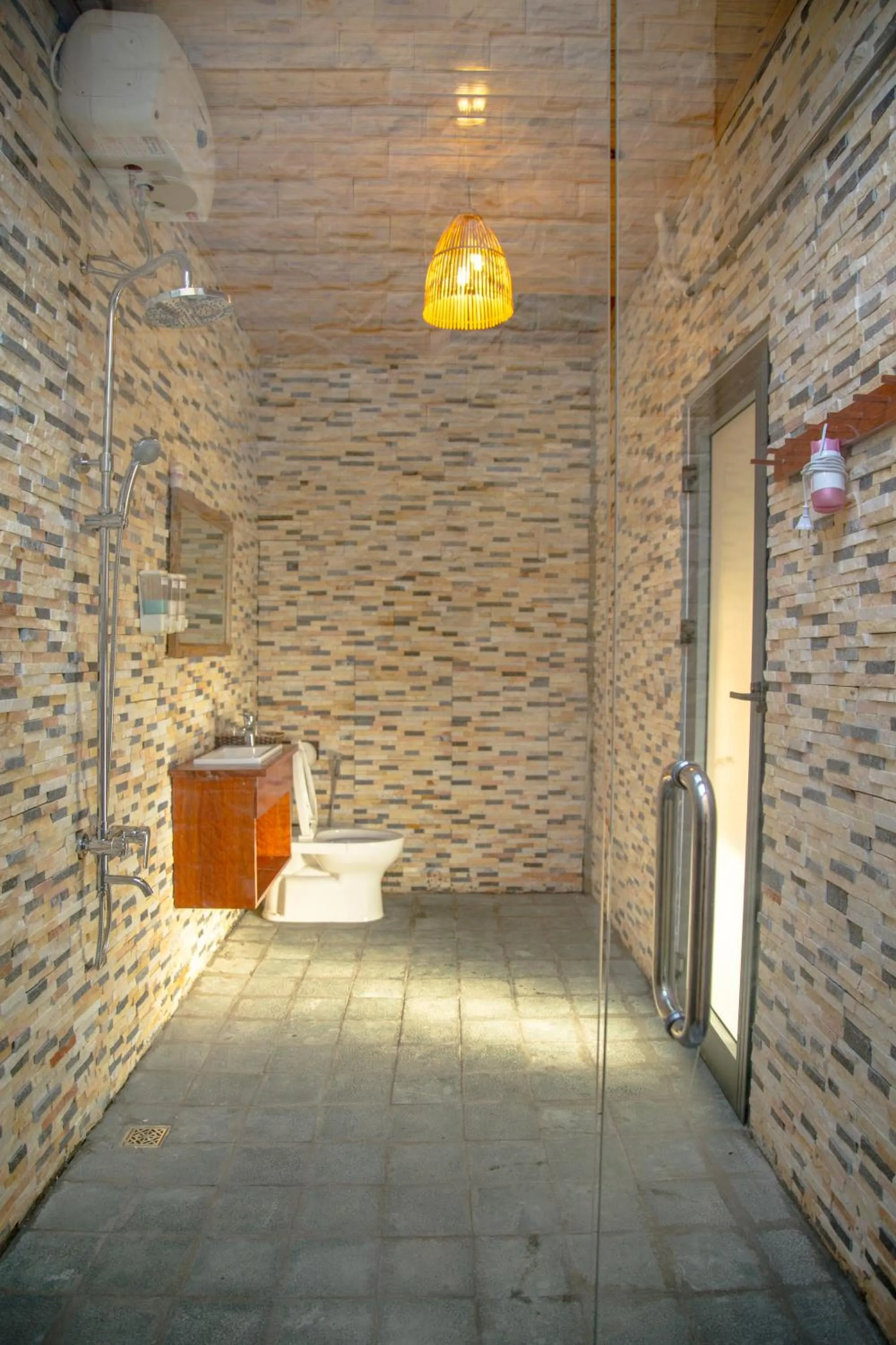 Bathroom in Jungle Boss Travel Lodge