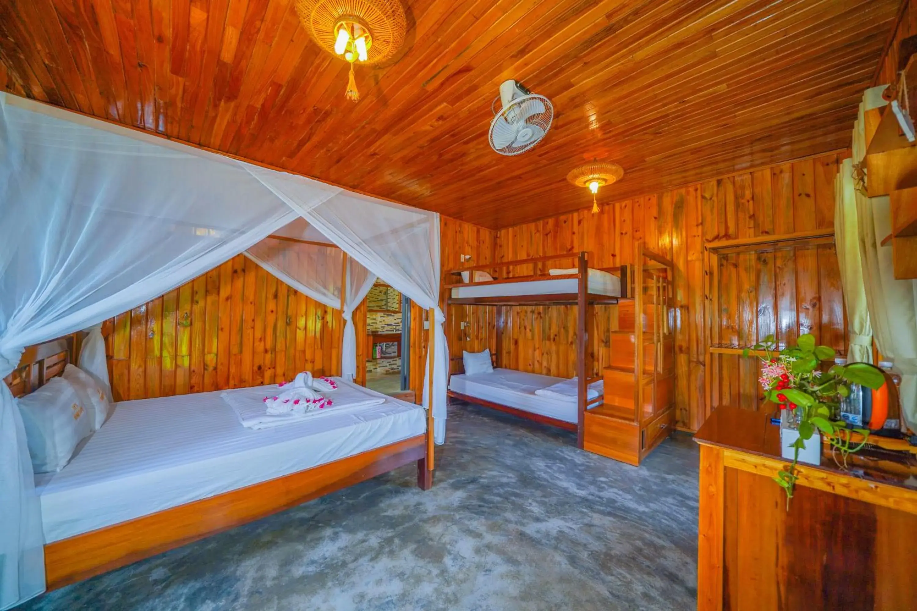 Family Room with Mountain View in Jungle Boss Travel Lodge Family Room with Mountain View in Jungle Boss Travel Lodge