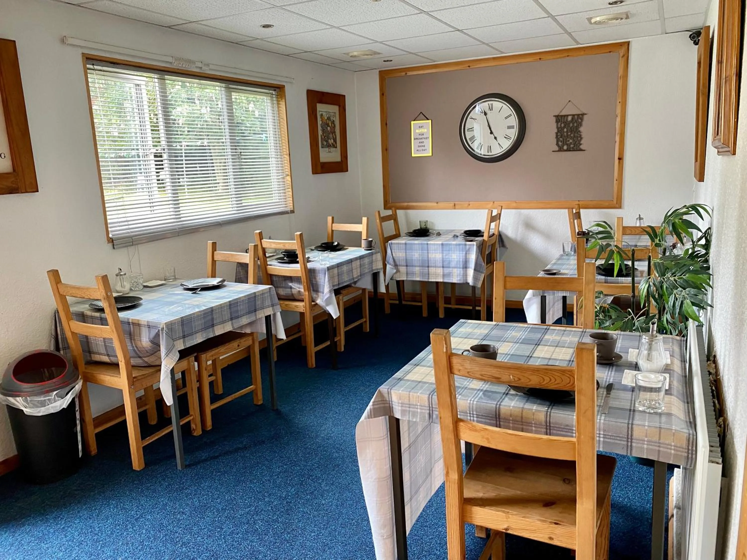 Restaurant/places to eat in Charde Guest House