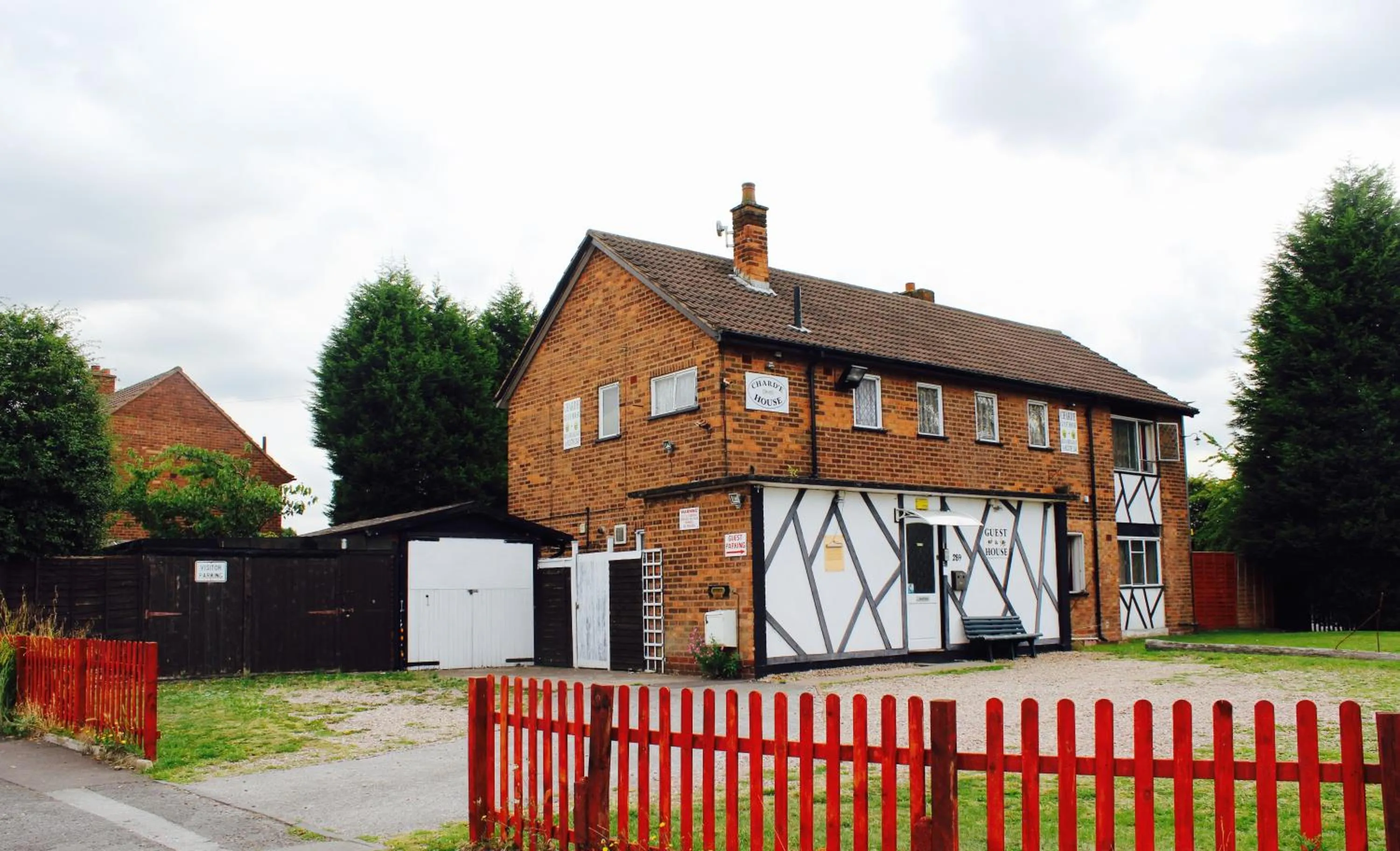Facade/entrance in Charde Guest House