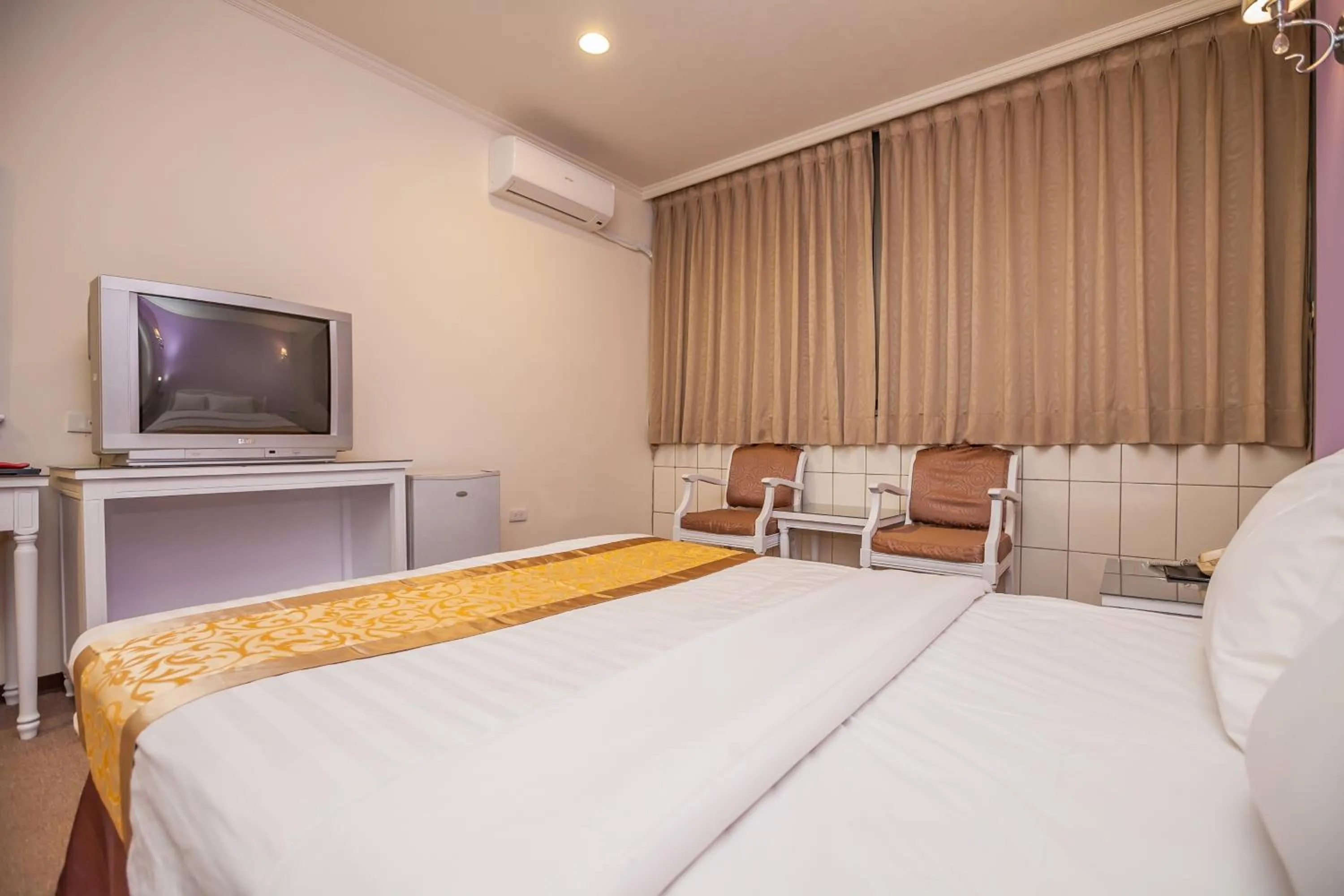 Photo of the whole room, Bed in Ming Zhi Hot Spring Hotel Building A