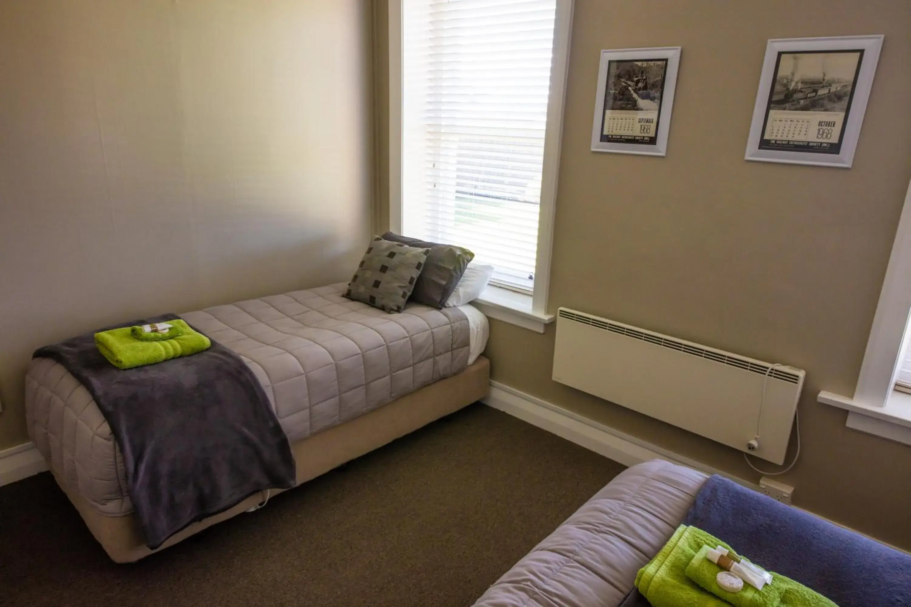 Family Room with Shared Bathroom in Waipiata Country Hotel Family Room with Shared Bathroom in Waipiata Country Hotel