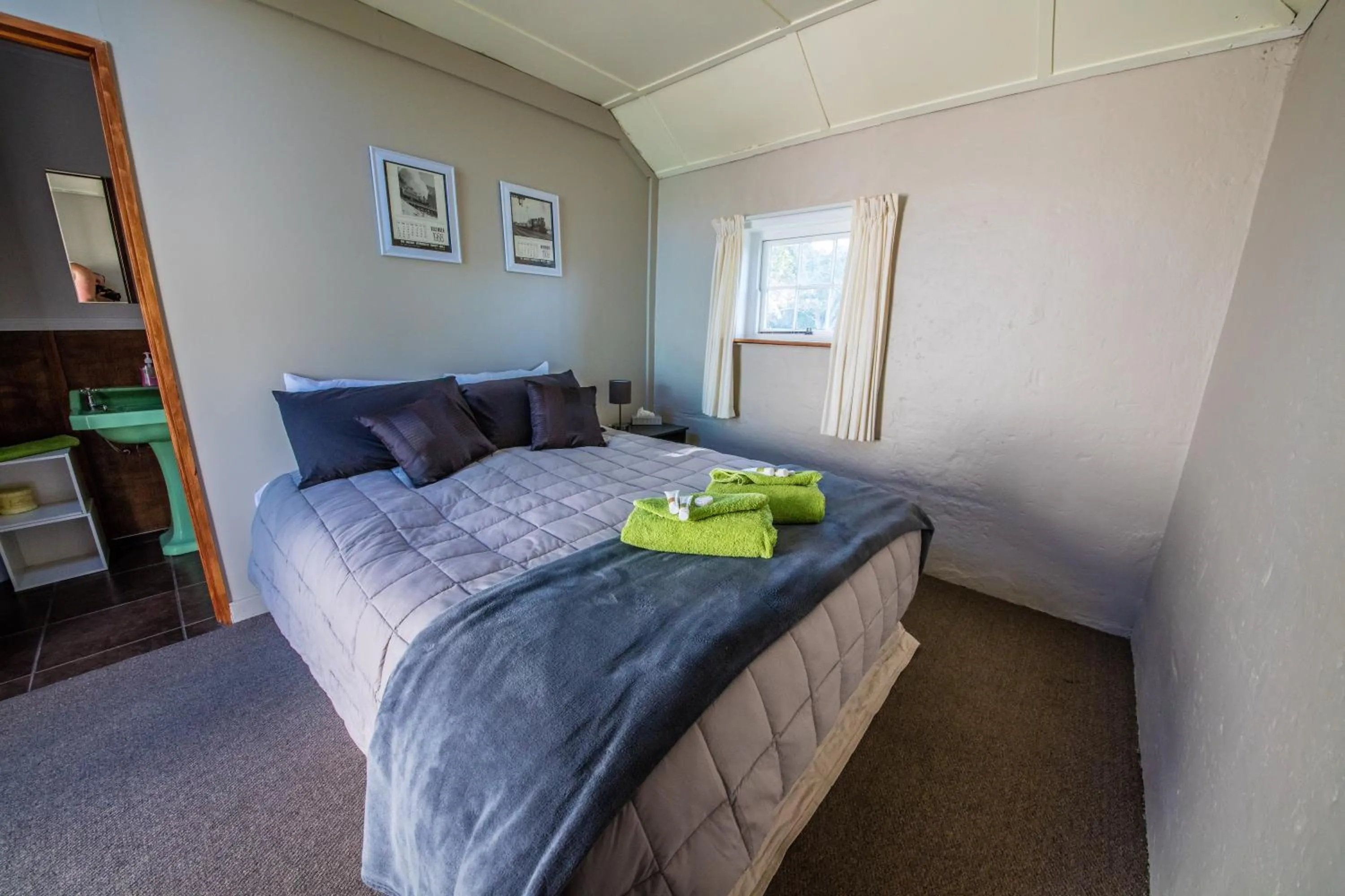 Bedroom, Bed in Waipiata Country Hotel