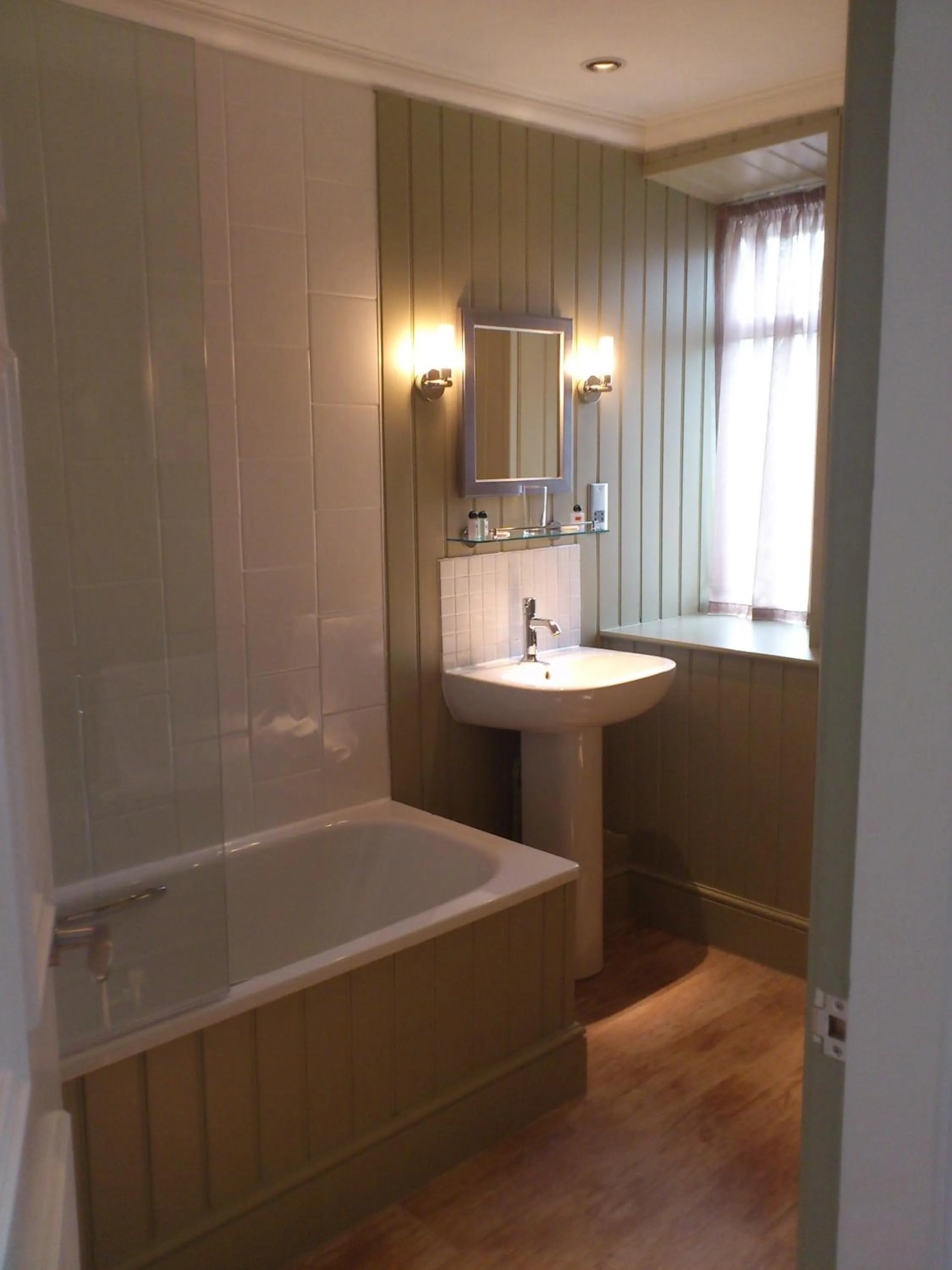 Bathroom in Anglesey Arms Hotel