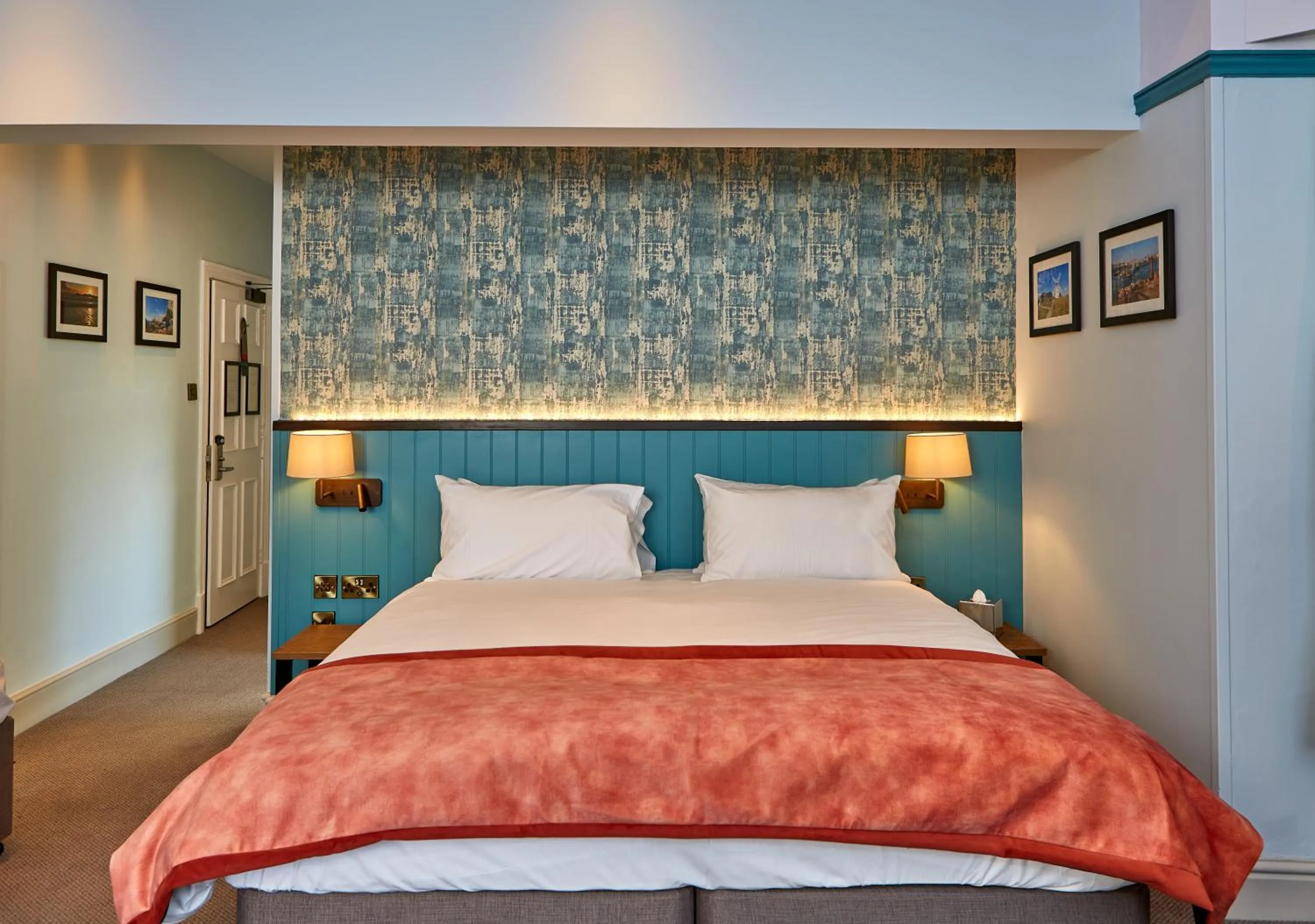 Bedroom, Bed in Anglesey Arms Hotel