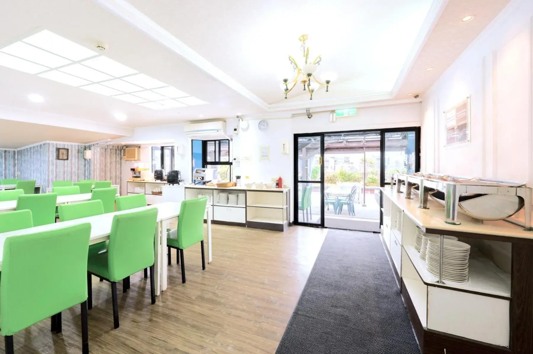 Restaurant/places to eat in Sunny Hotel Restaurant/places to eat in Sunny Hotel