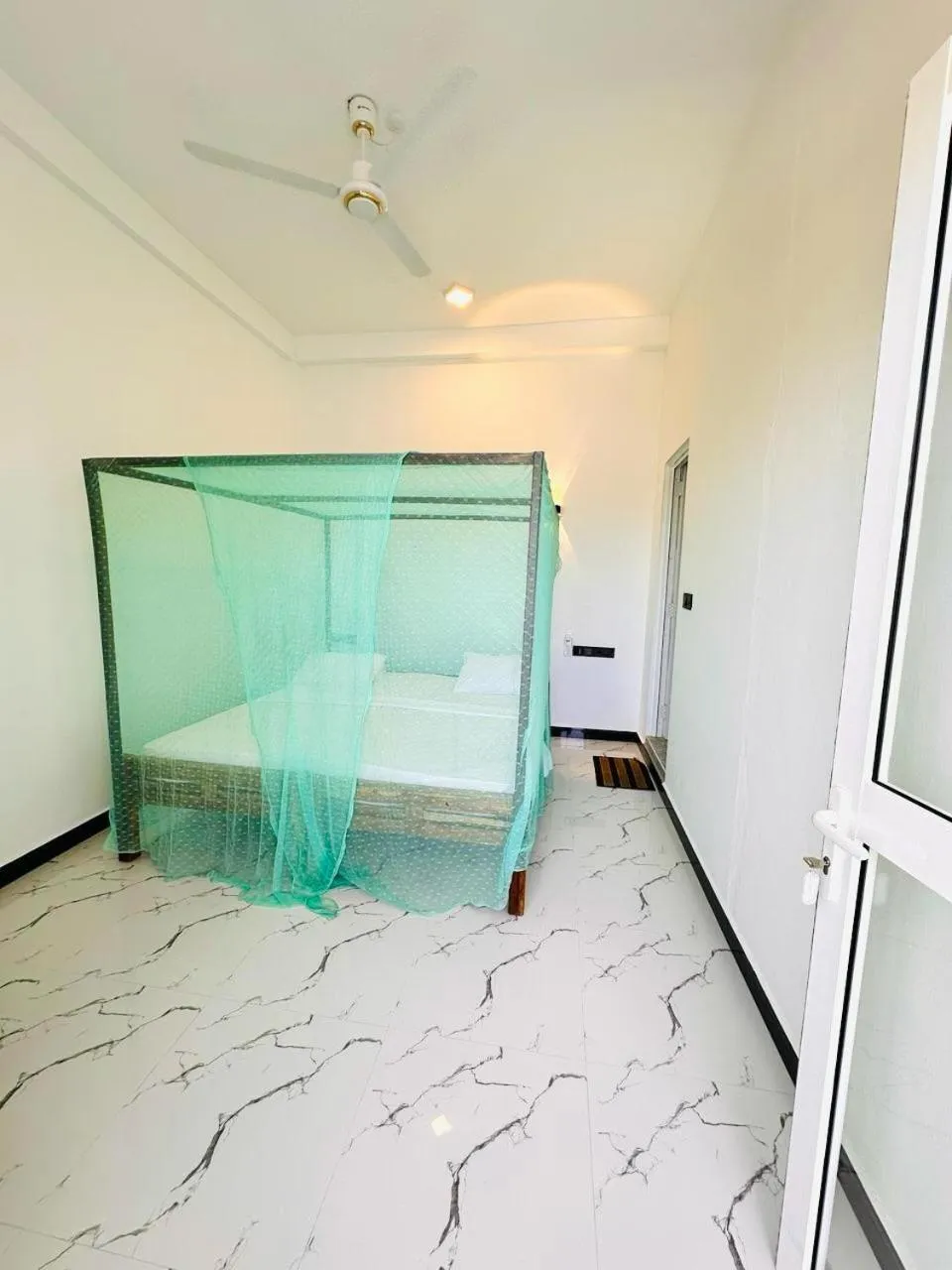 Bedroom, Bed in Garden Beach Hotel