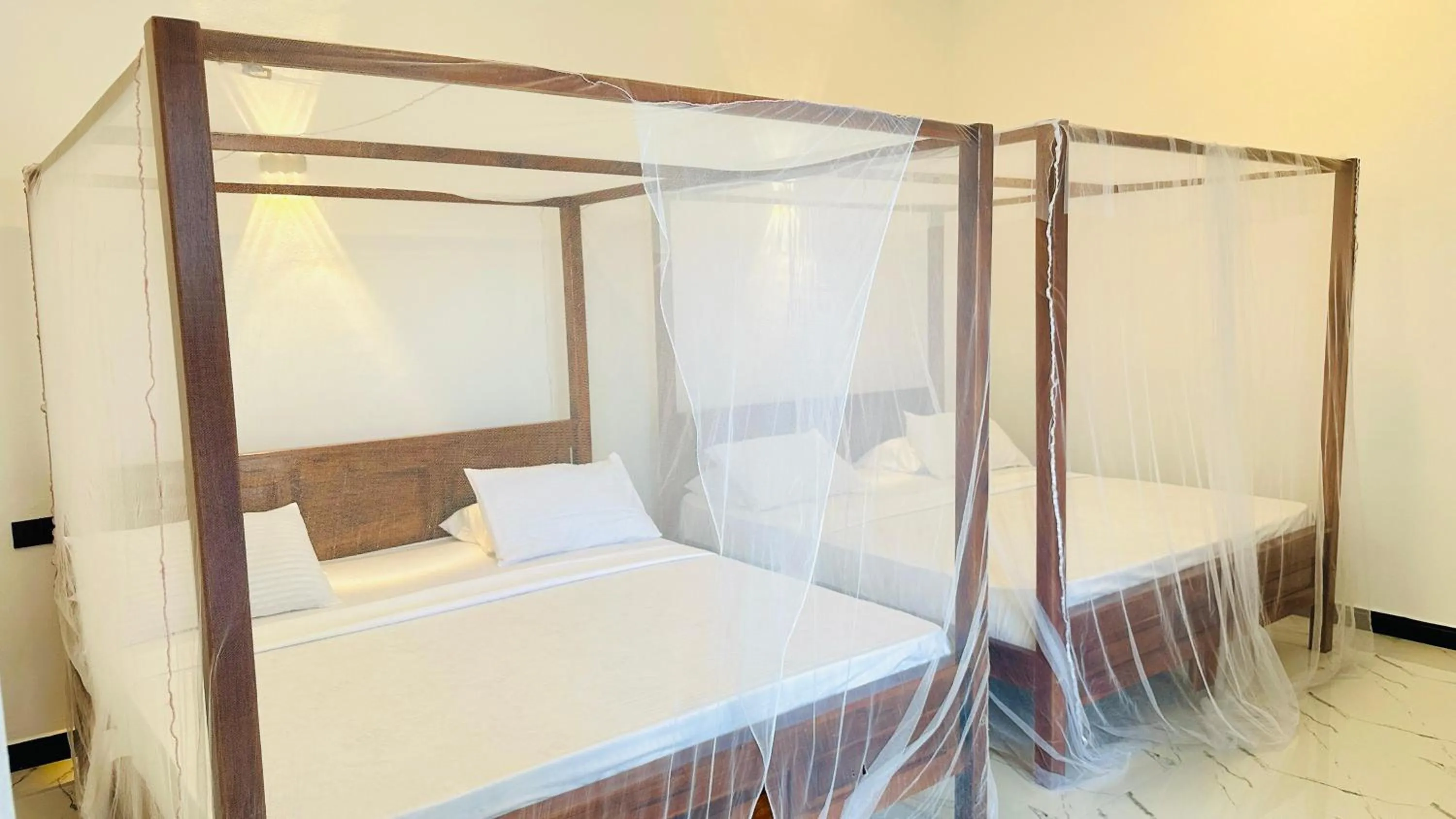 Bedroom, Bed in Garden Beach Hotel