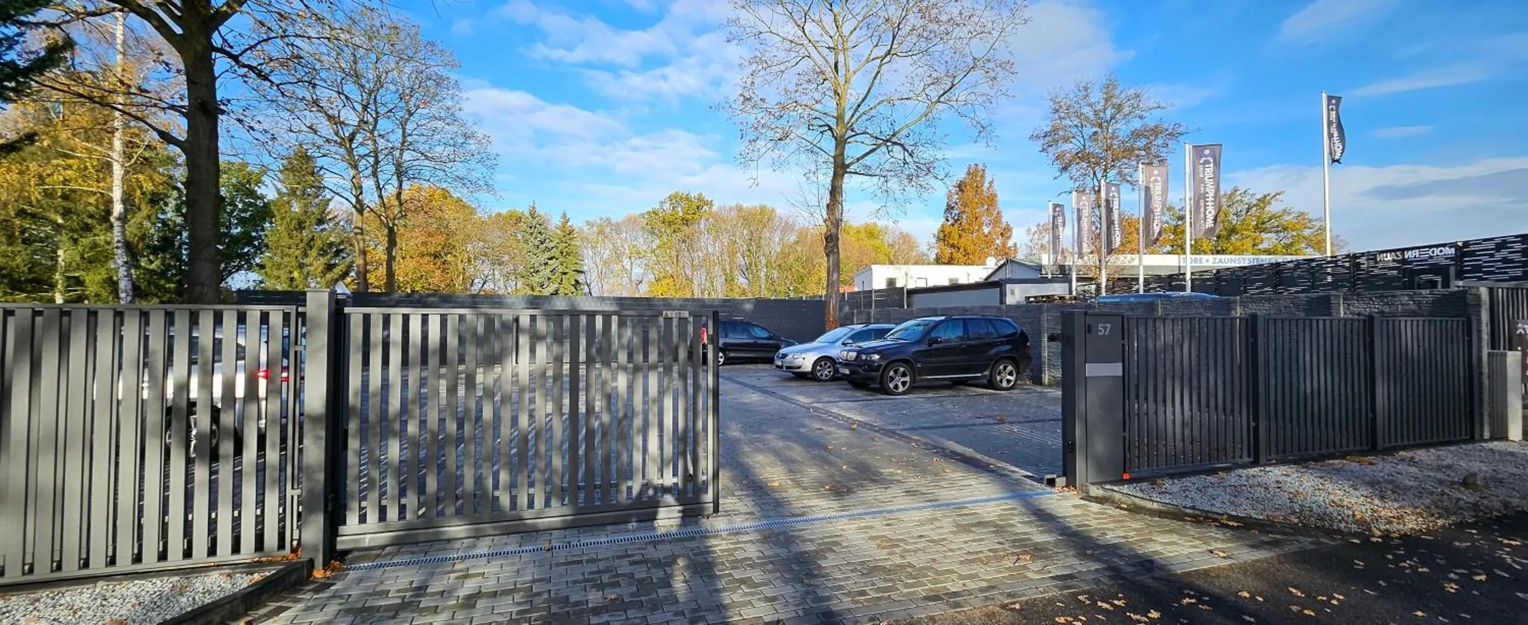 Parking in Triumph Inn Pension