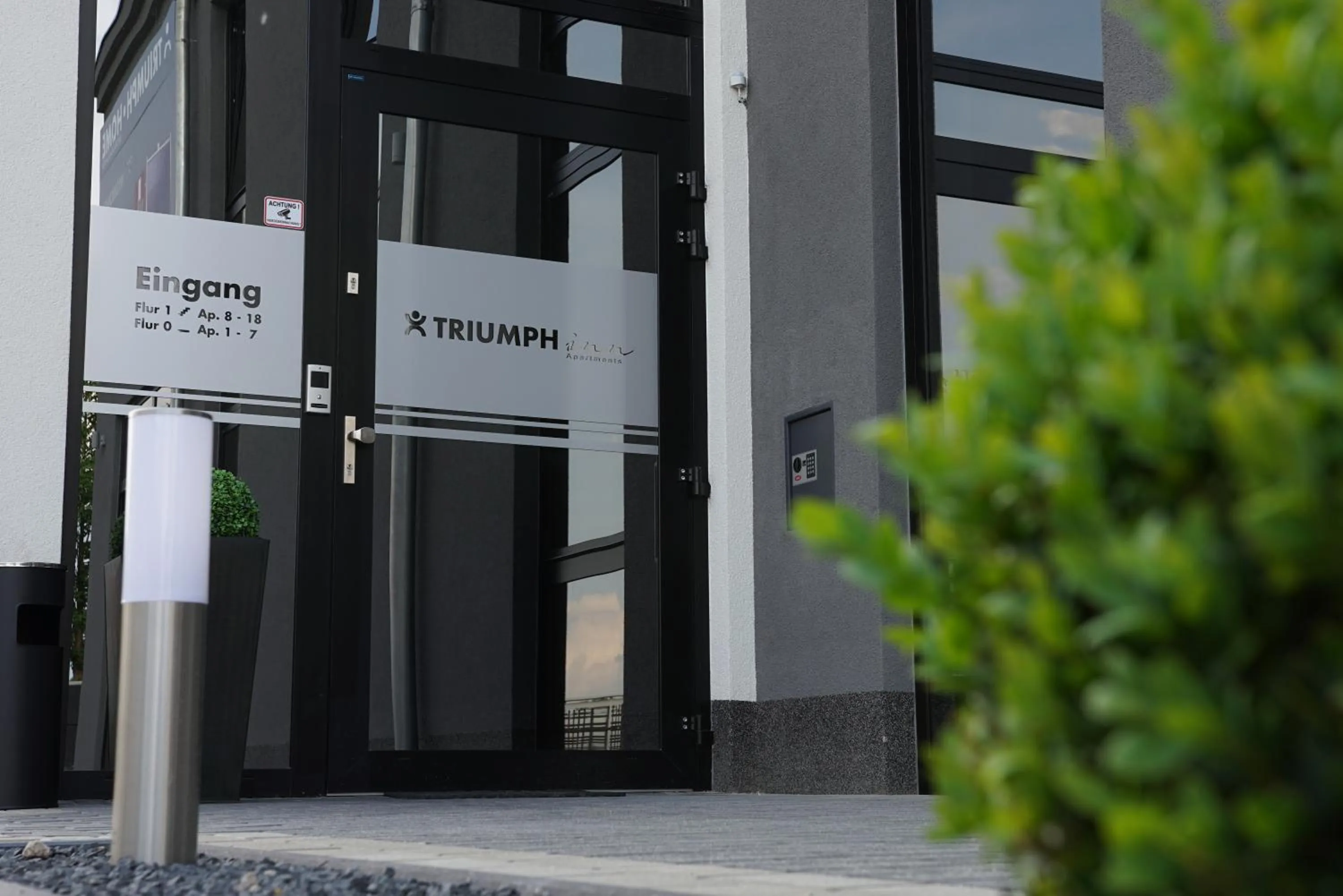 Facade/entrance in Triumph Inn Pension