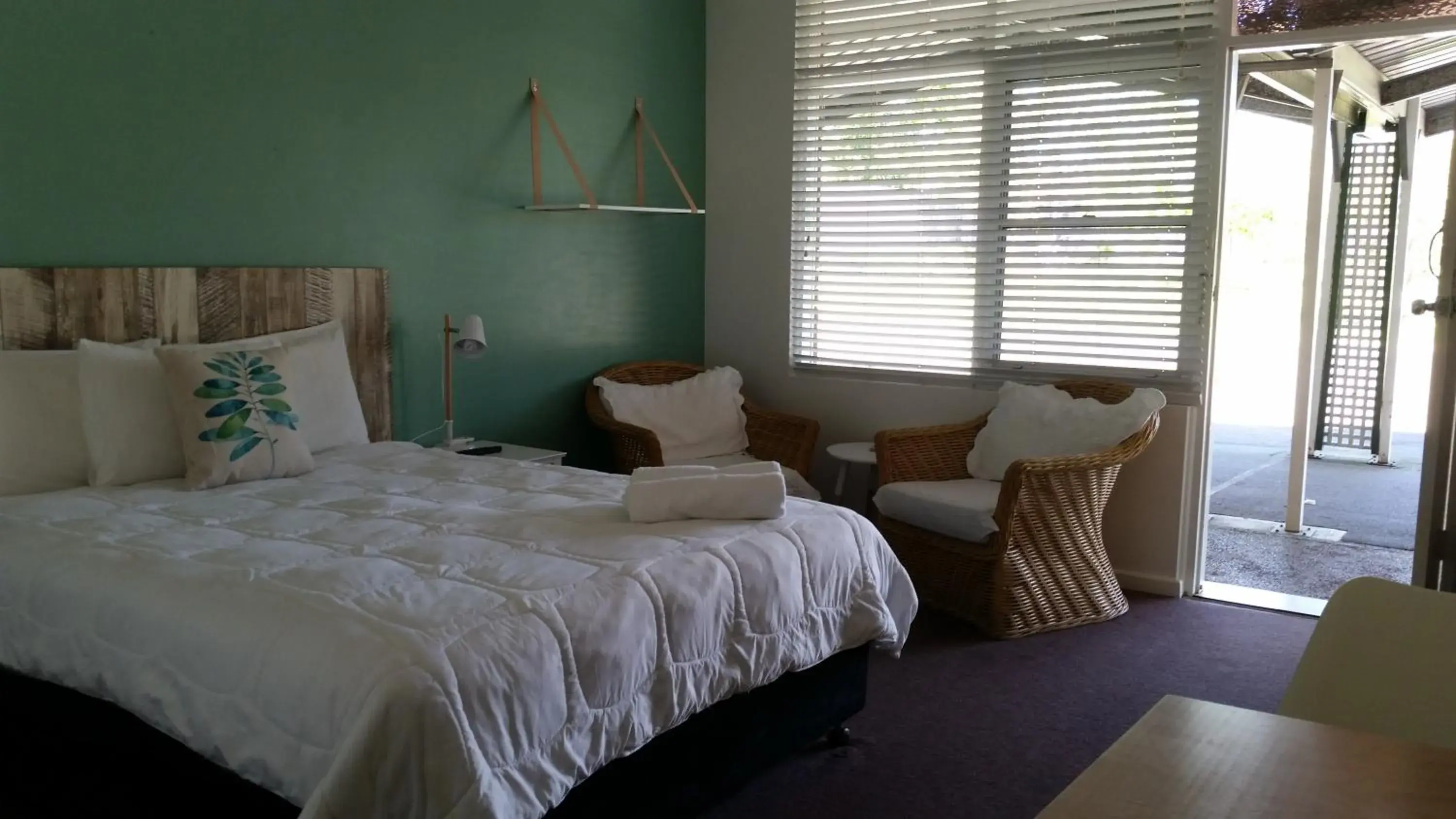 Decorative detail, Bed in Karuah Gardens Motel Decorative detail, Bed in Karuah Gardens Motel