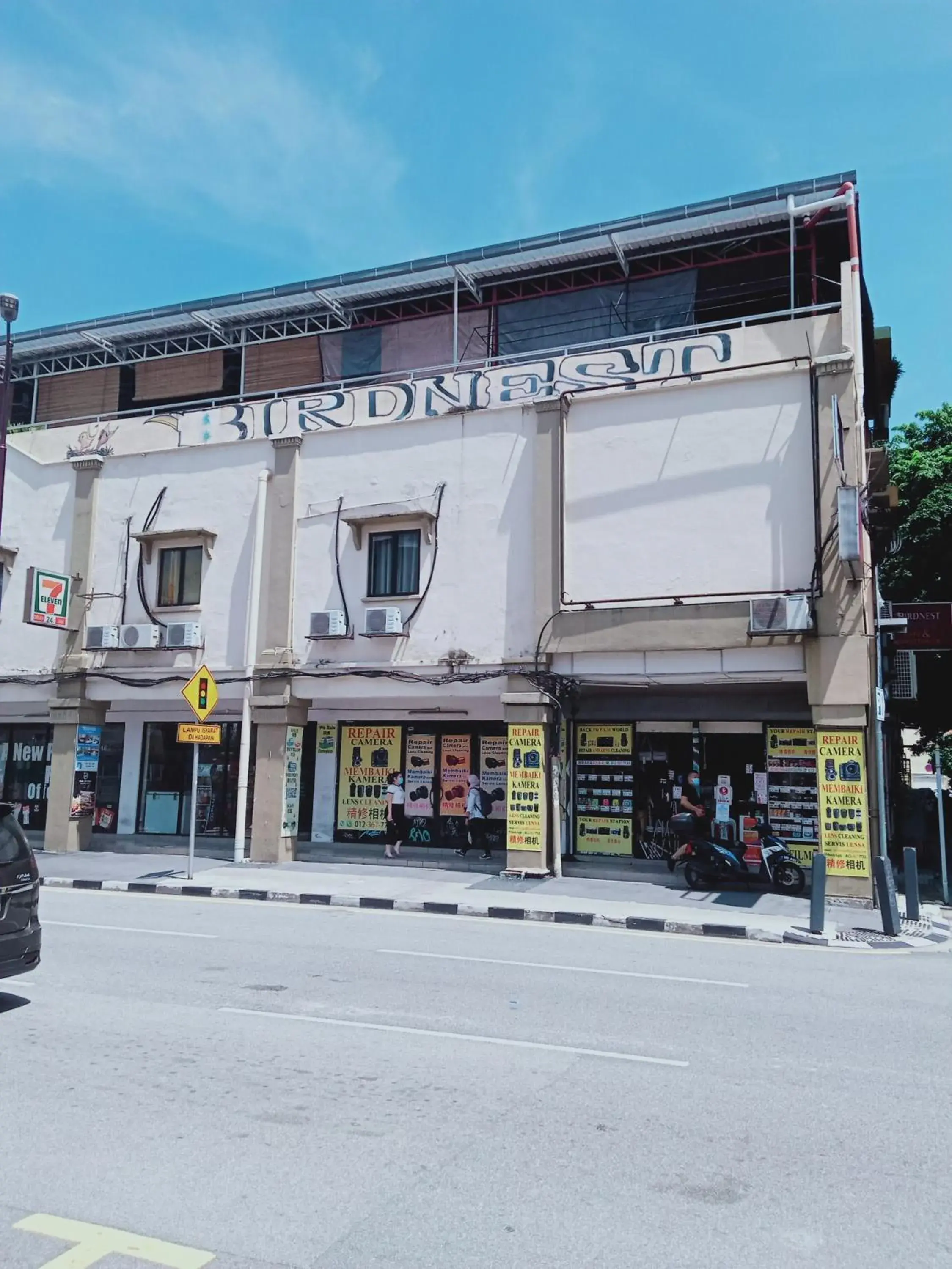 Property building in Birdnest Guesthouse, Gaia Rooftop Cafe Property building in Birdnest Guesthouse, Gaia Rooftop Cafe